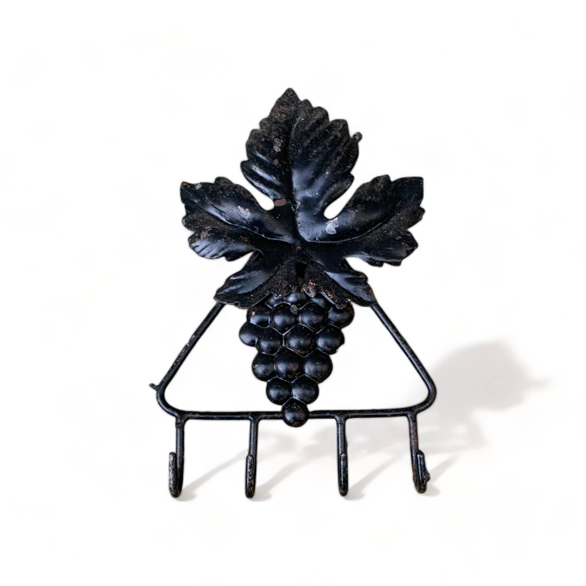 Wall key holder 1968 in iron 17cm bunch reason leaf vine old vintage wine Made in France