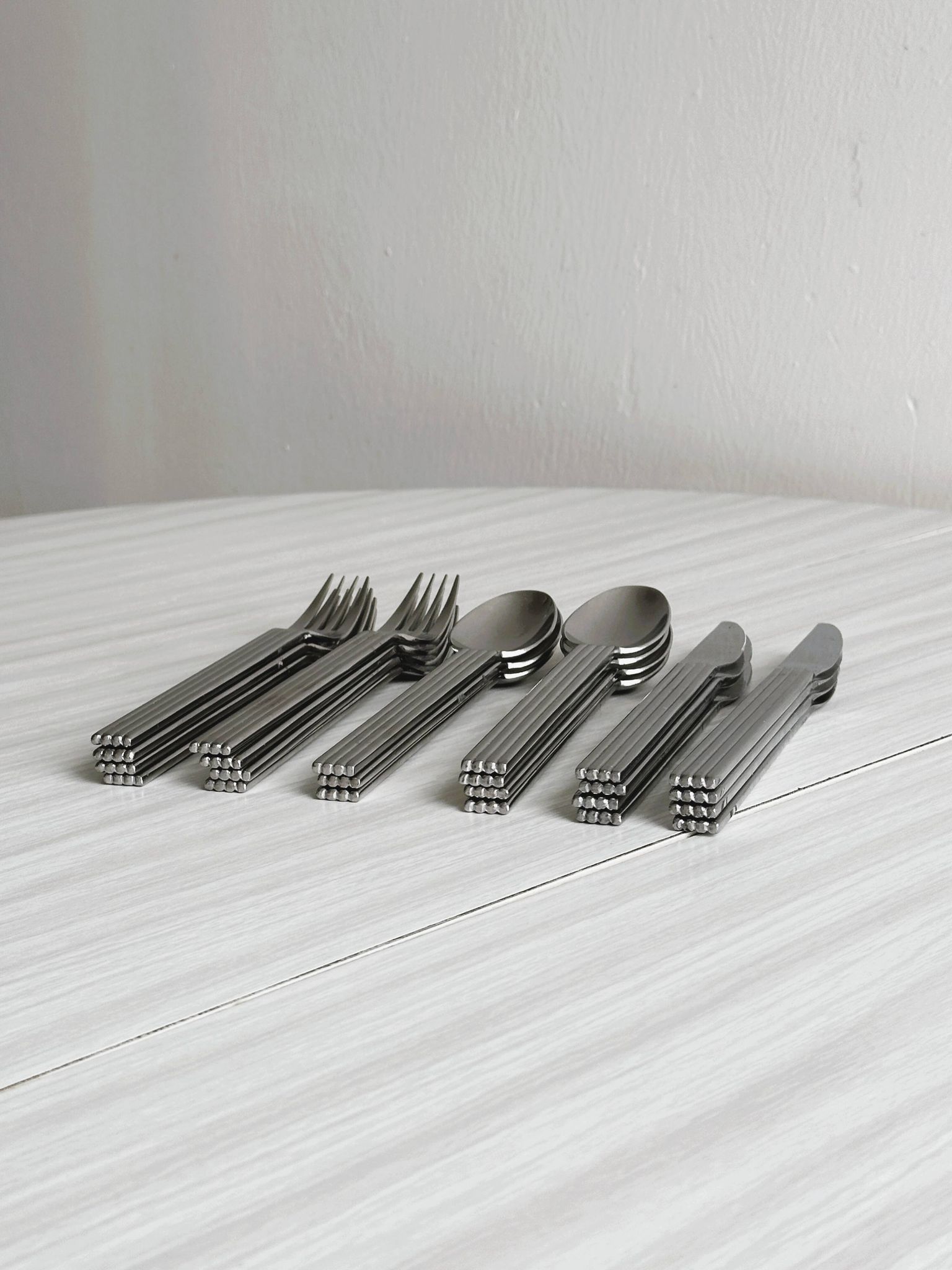 Set de 18 couverts IKEA made in Korea