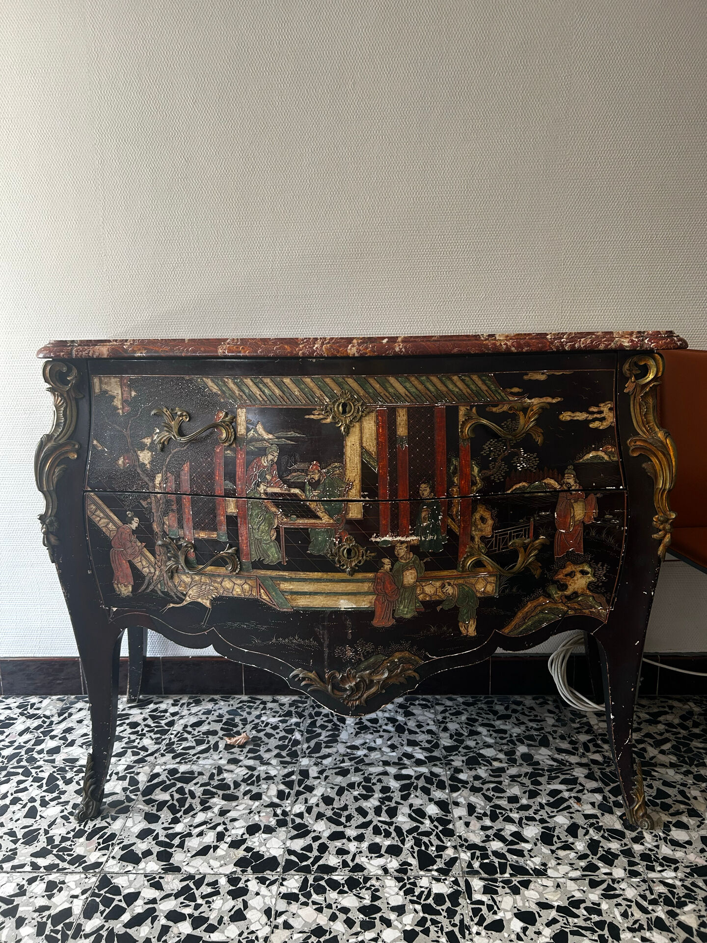 Louis XV style jump commode in Chinese lacquer, red marble
