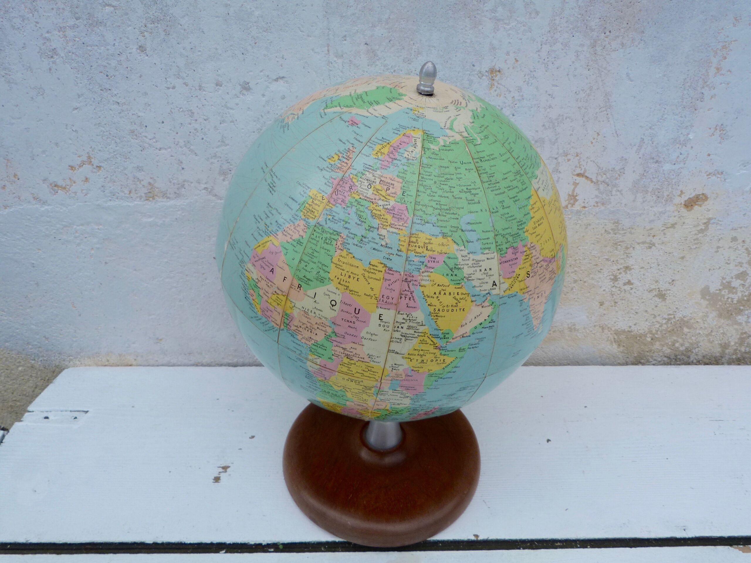 Globe Land Girard and Barrère wood base