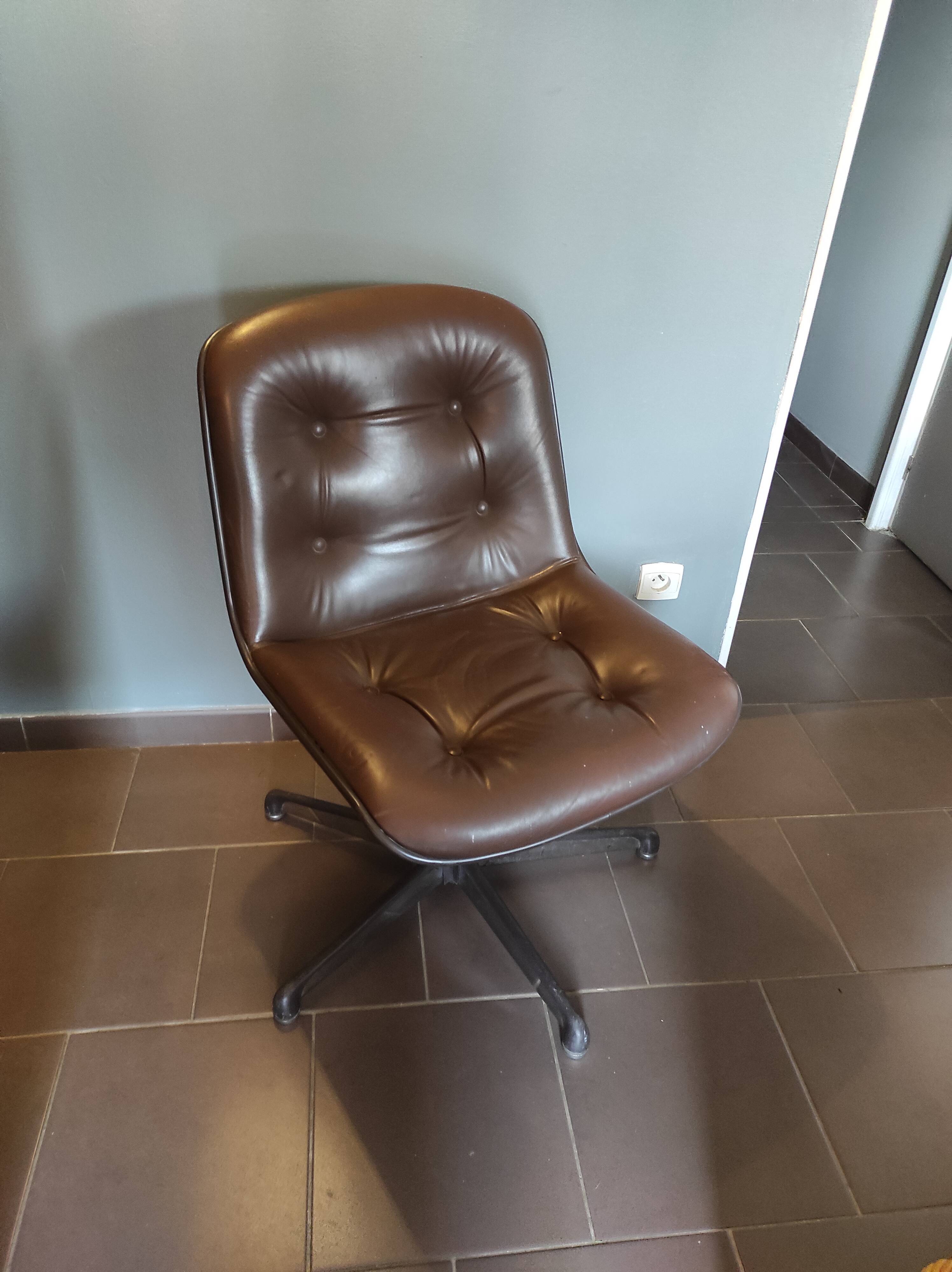 Leather armchair for Comforto