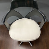Ancien fauteuil de coiffure et son repose pieds