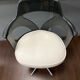 Ancien fauteuil de coiffure et son repose pieds