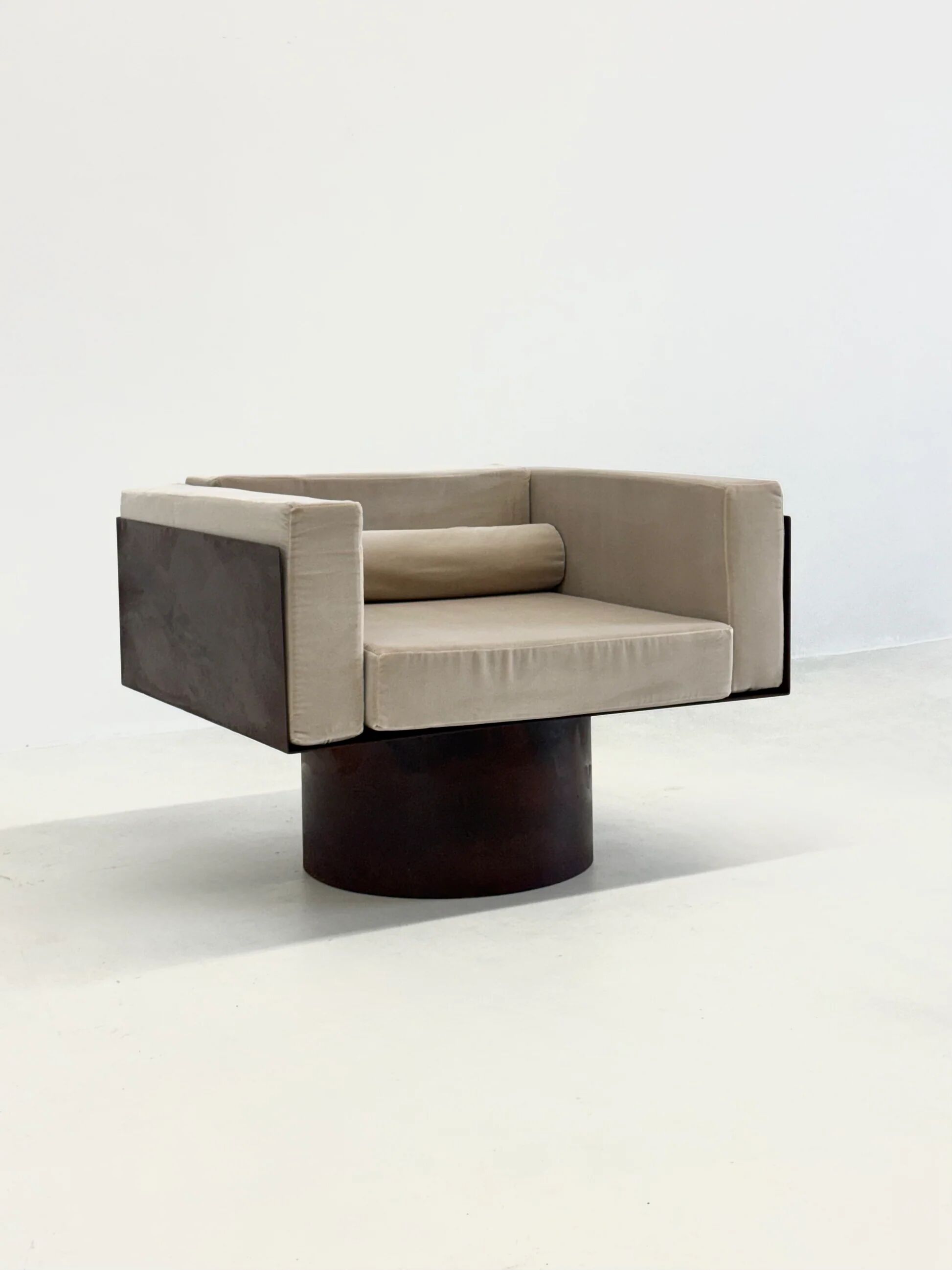 Ensemble de 2 chaises longues sculpturales en métal italien