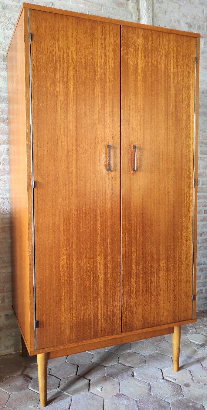 Armoire vintage