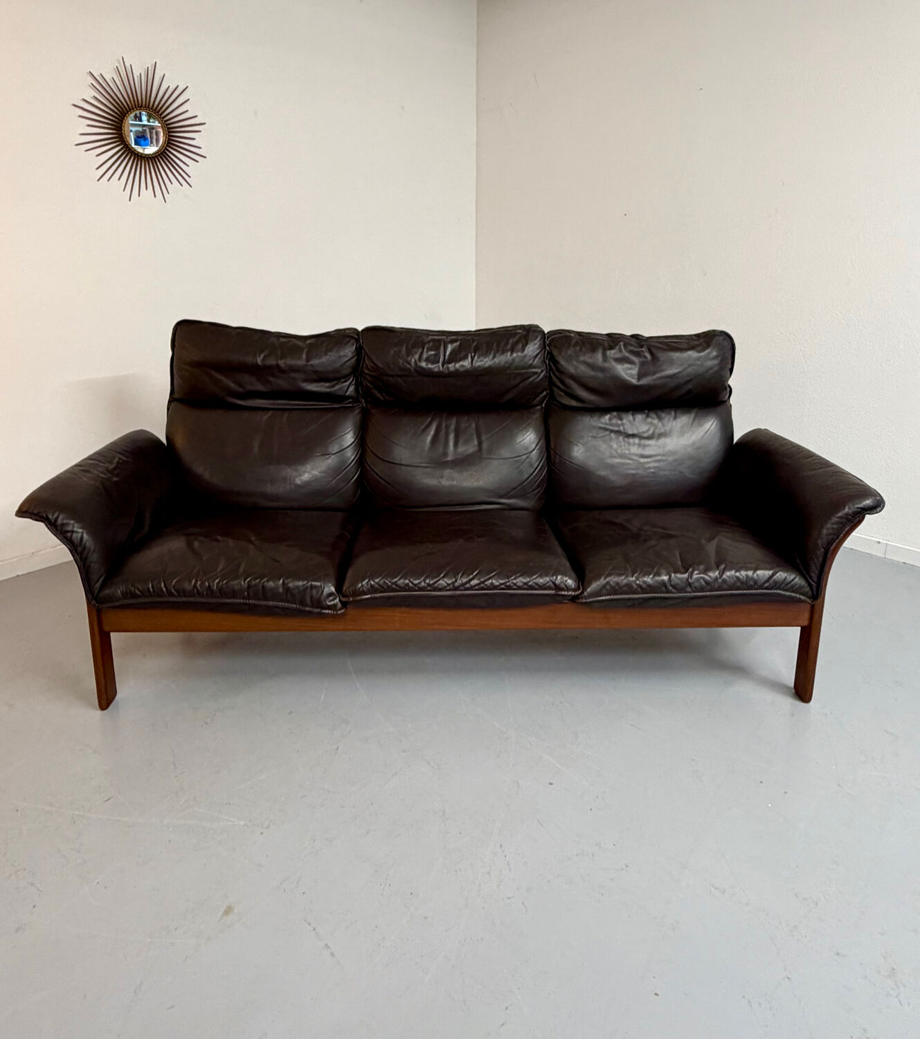 Vintage black leather Dreipunkt Scala design 3-seater sofa in teak.