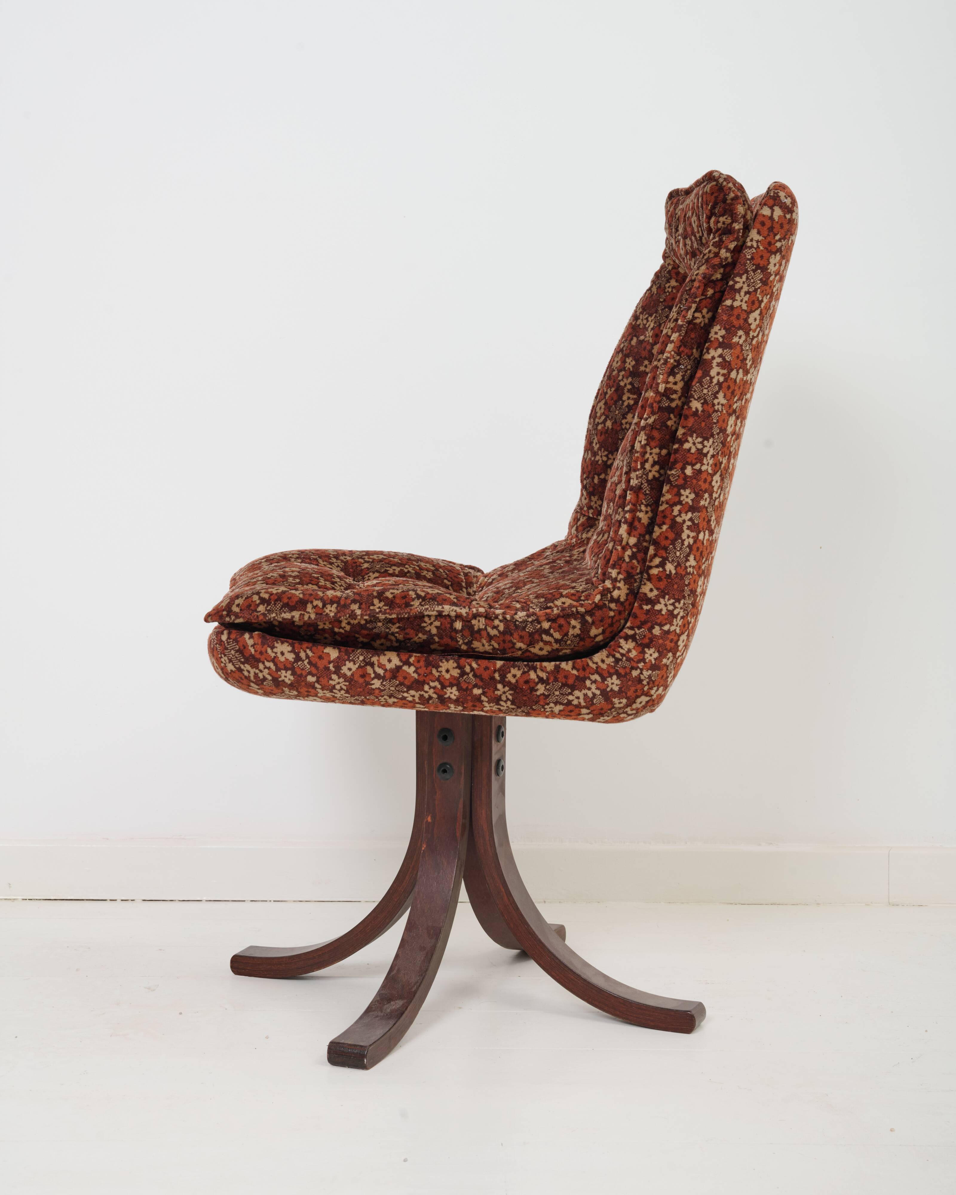 4 chaises en velours marron, 1970