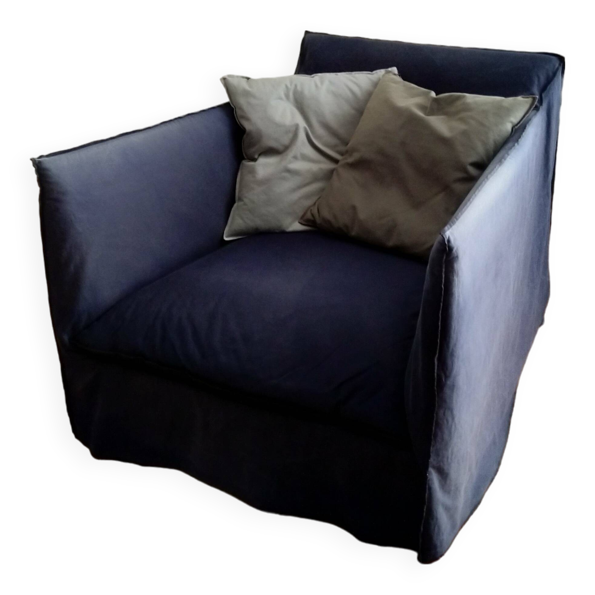 Ghost armchair 01 paola navone