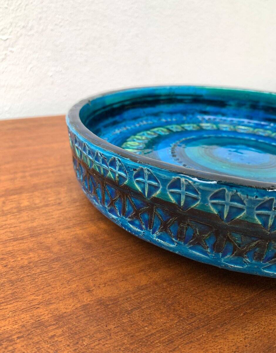 Large bowl in Rimini Blu pottery in mid-century style by Aldo Londi for Bitossi, Italy, 1960s.