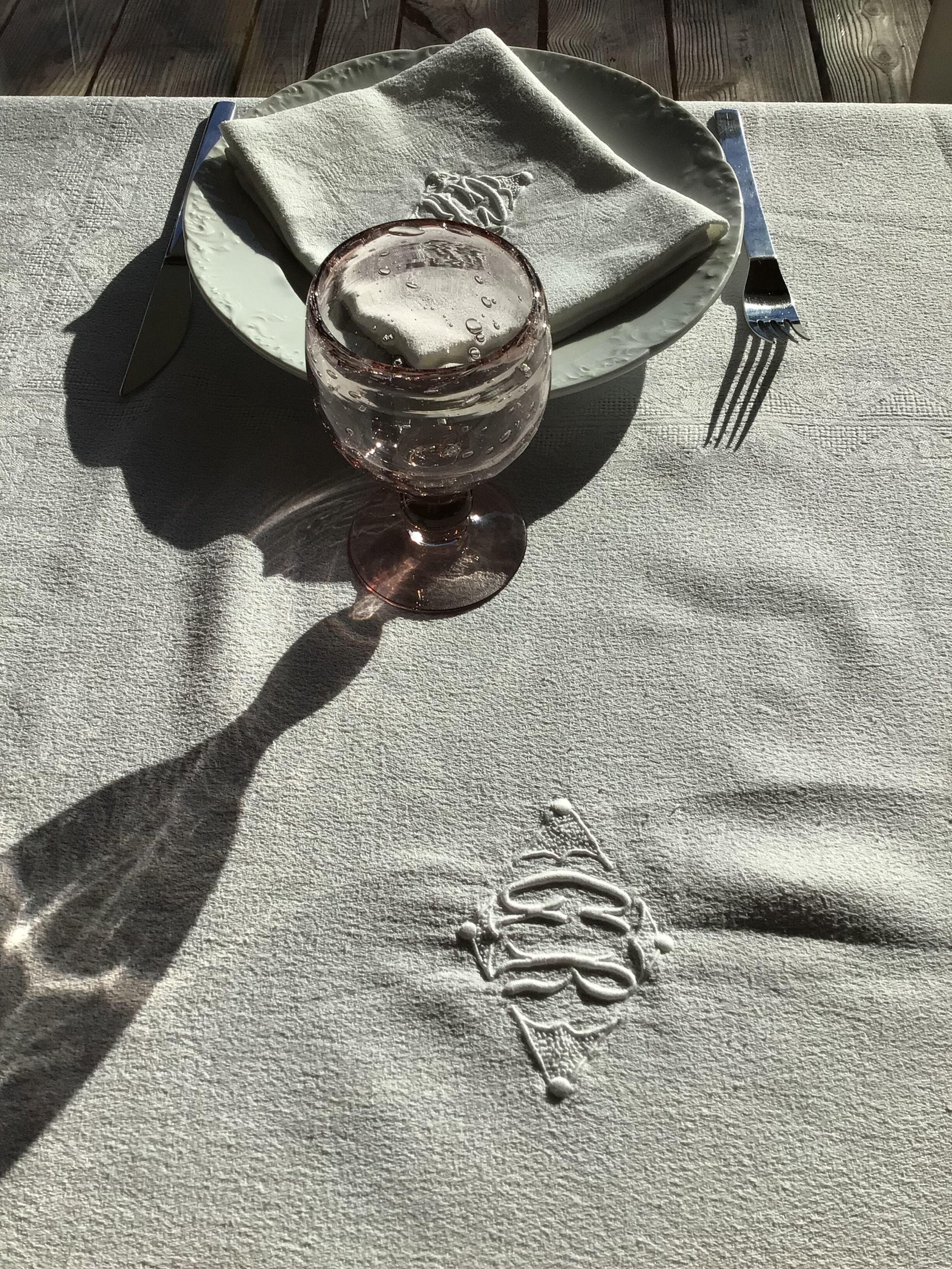 GR embroidered rectangle tablecloth with 7 matching damask towels