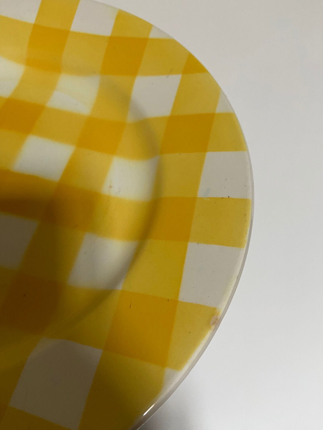 Yellow Scottish pattern plate from the Digoin manufacture