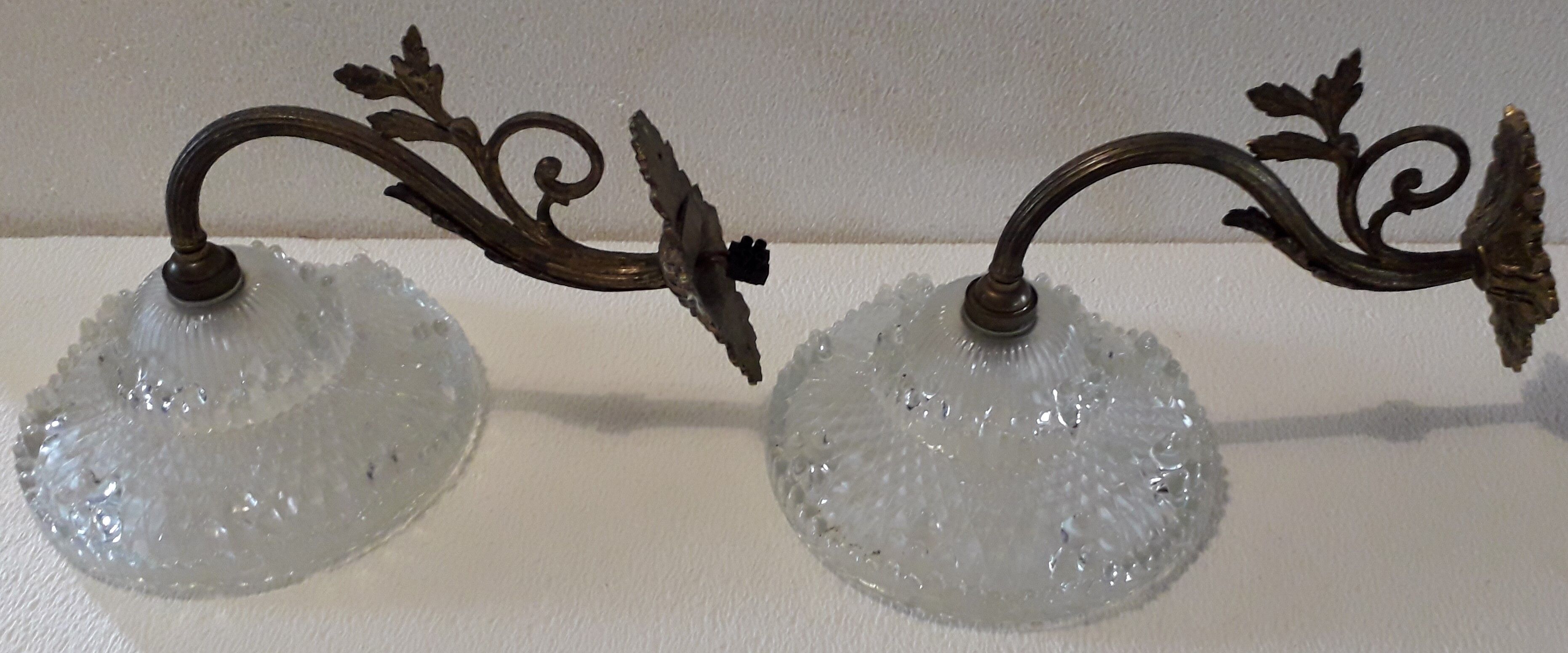 Duo d' appliques en bronze et verre