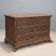 Commode ancienne baroque sculptée en noyer XVIIIe siècle