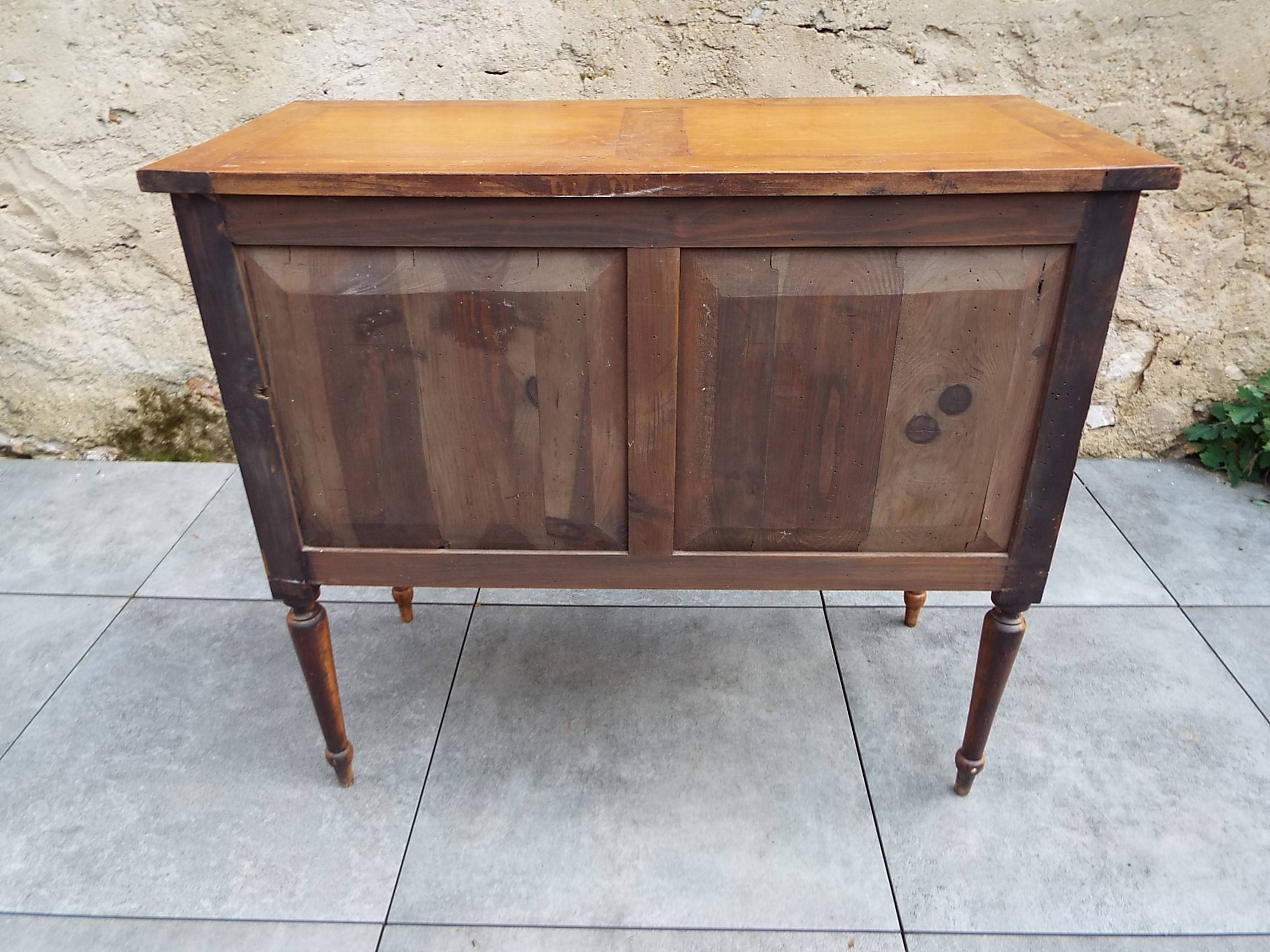 Louis XVI style 2-drawer saute chest of drawers