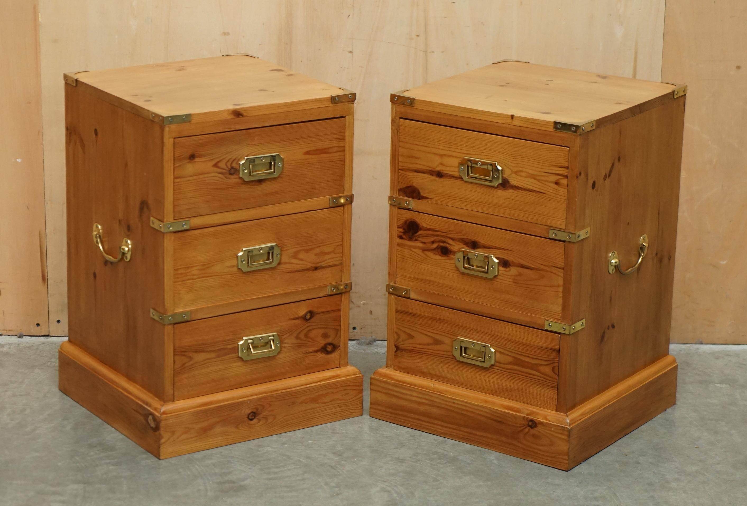 Commodes de campagne & tables de chevet
