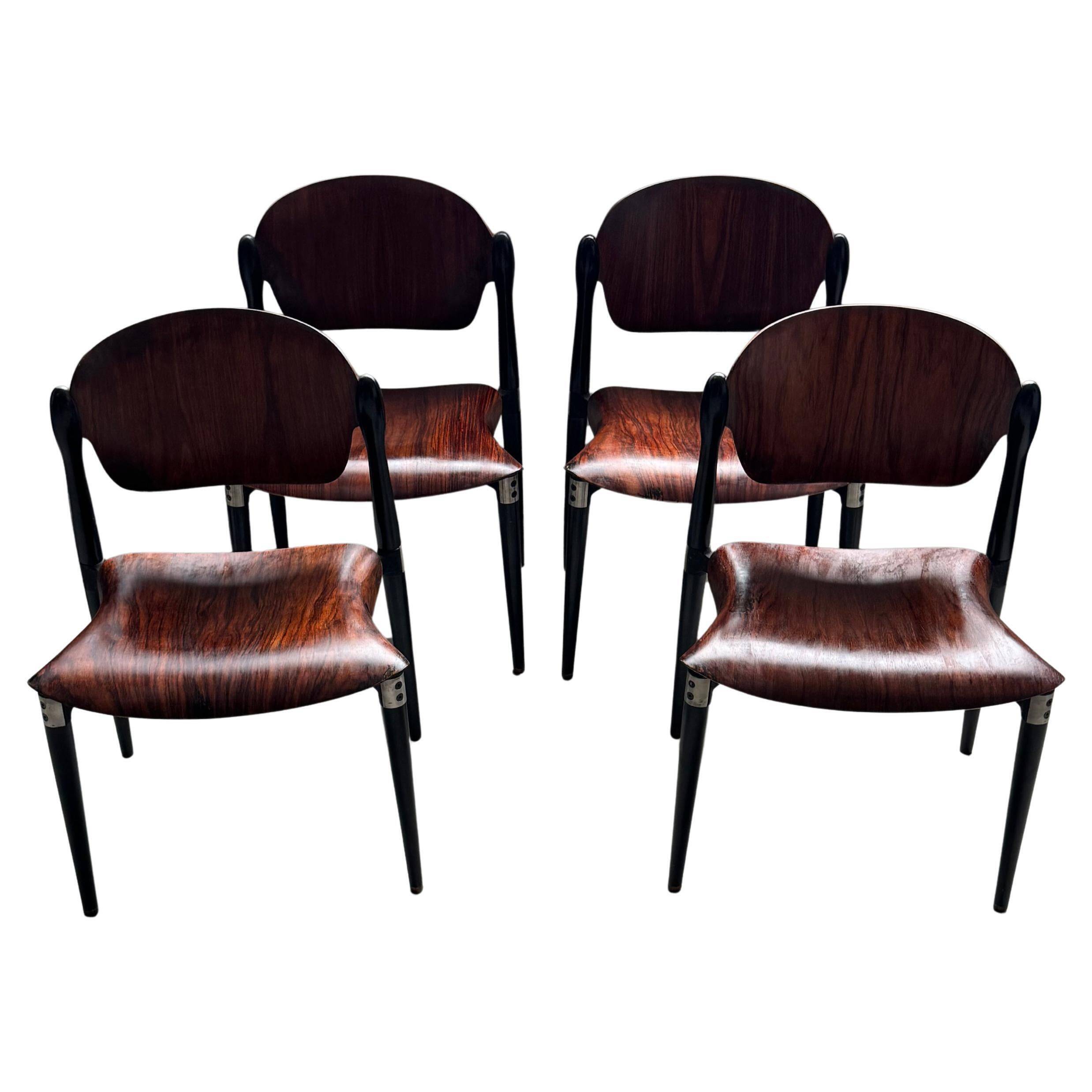 Ensemble de 4 chaises S83 Eugenio Gerli pour Tecno, fabriquées à Milan, Italie.