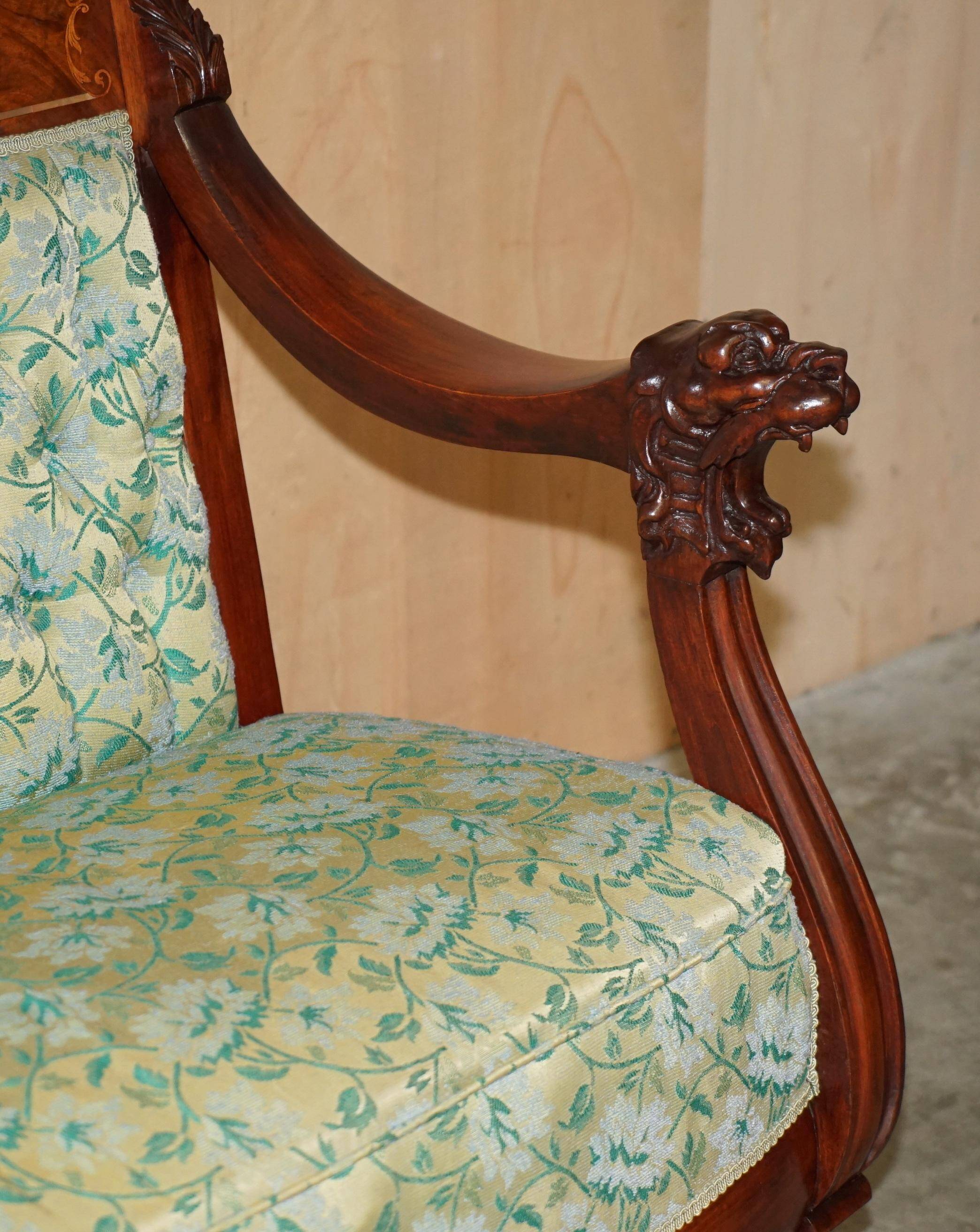 Canapé Chesterfield Ancien Sculpté en Noyer avec Incrustation de Nacre