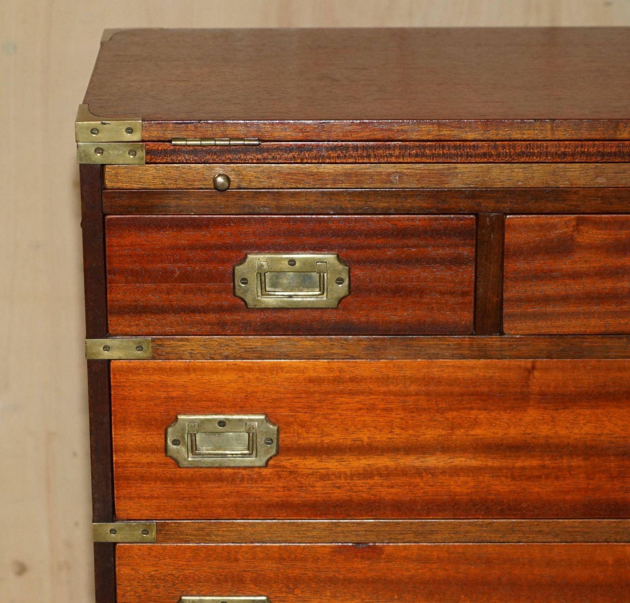 Commode militaire vintage avec plateau coulissant et dessus extensible
