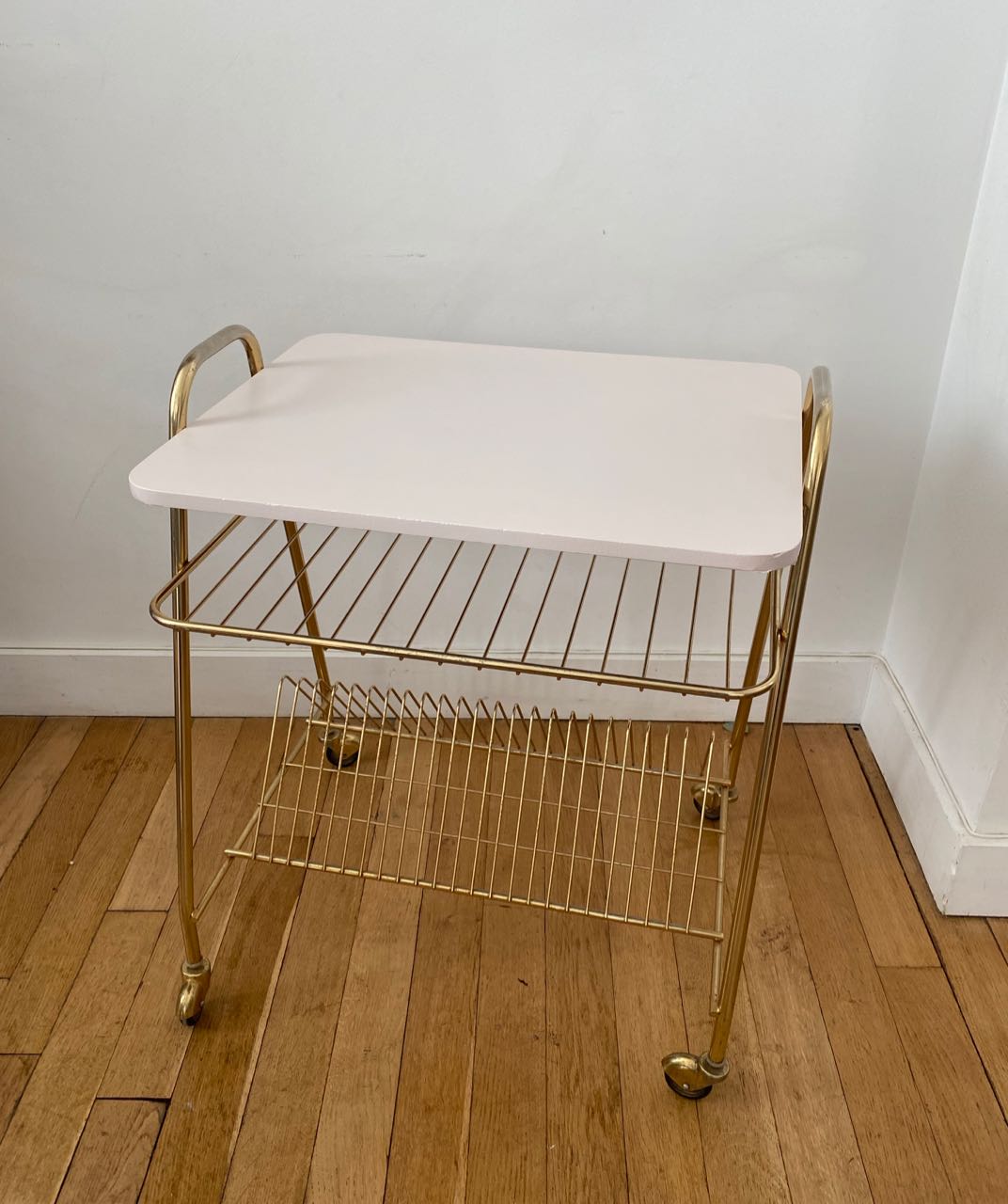 Storage-vinyl extra table