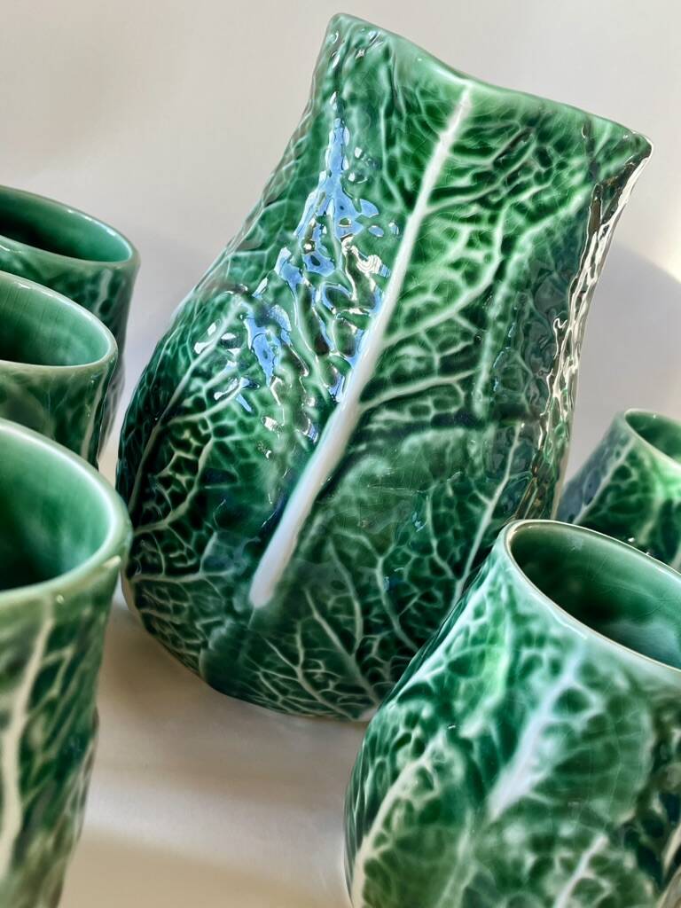 Service Vintage Années 70 – Carafe Majolica Verte + 6 Mugs Feuillage