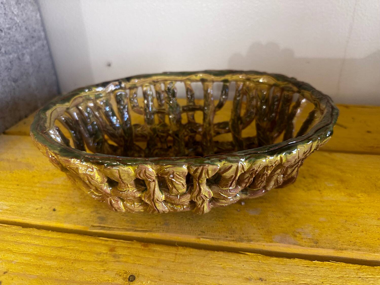 Vintage woven ceramic basket / empty pocket 19 / 25 cm