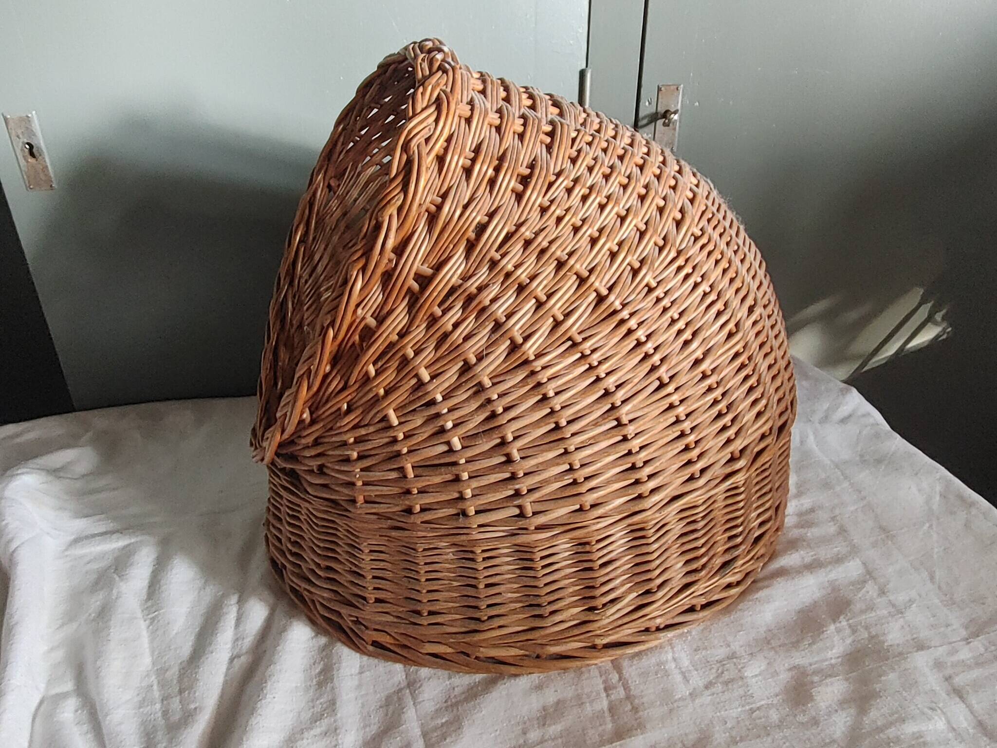 Vintage -Small rattan cat basket