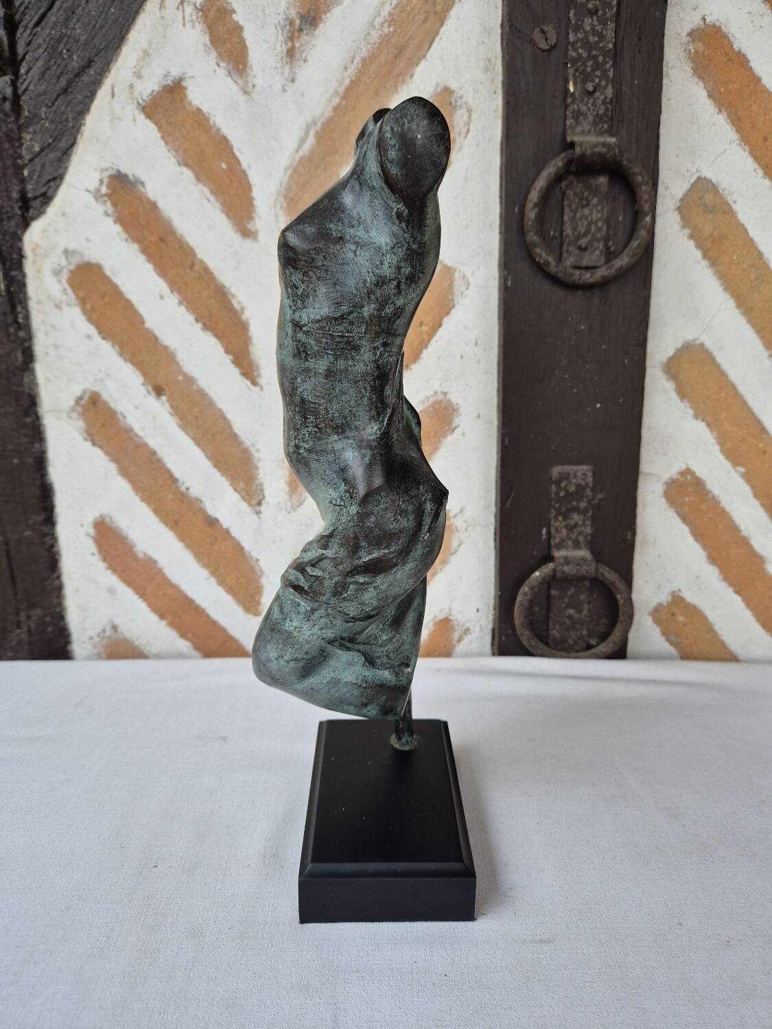 Sculpture statue female body