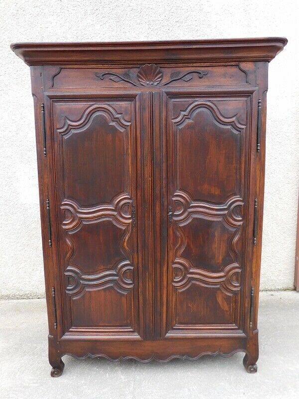 LouisXV walnut cabinet of the xviii century