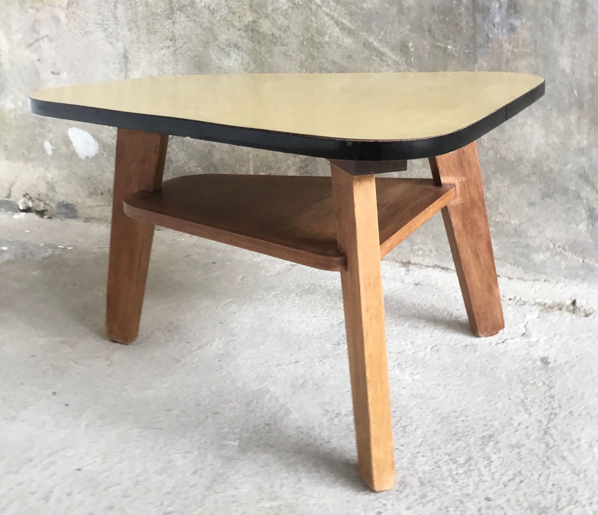 Modernist free-form tripod coffee table 2 trays - 1950