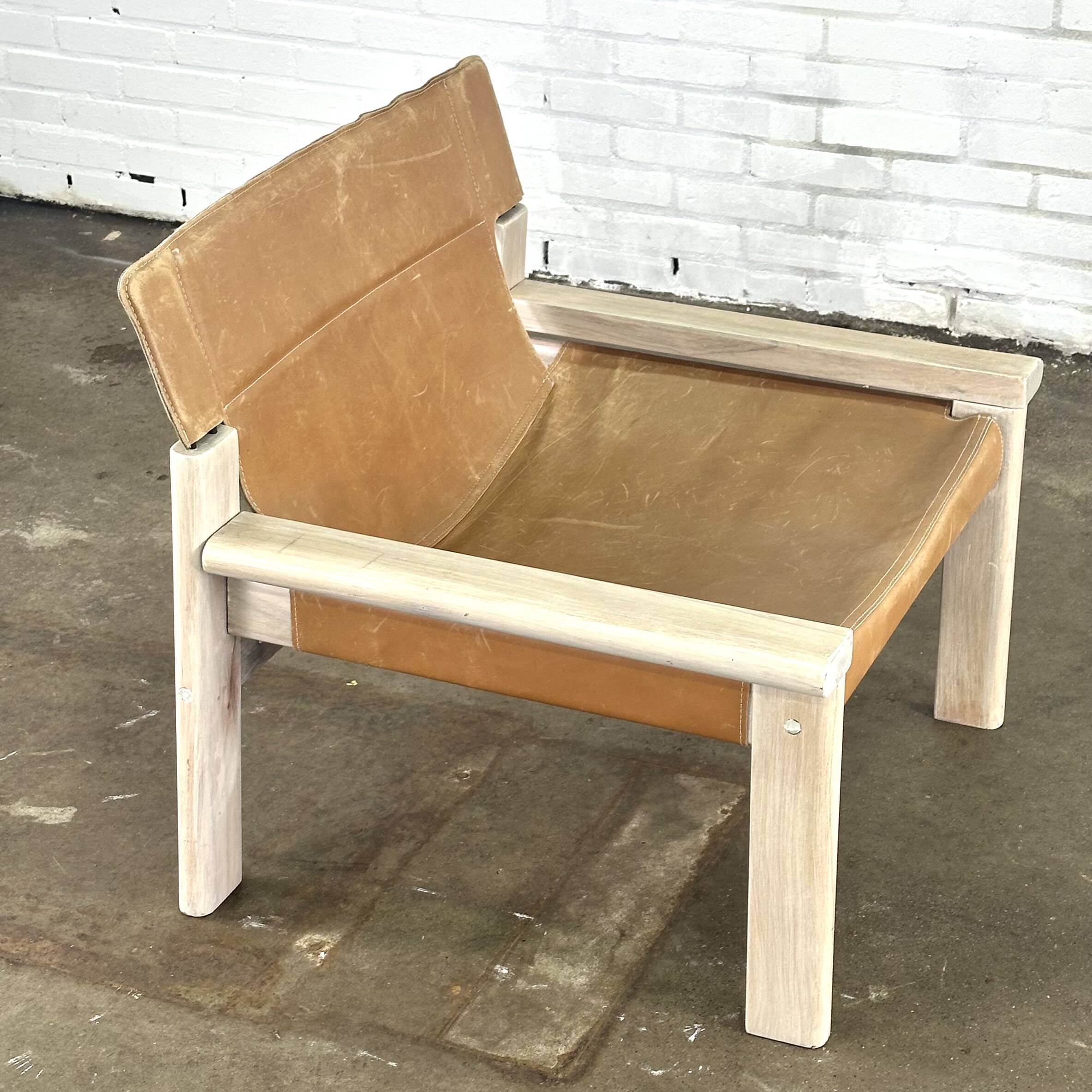 Fauteuil en cuir sellier couleur cognac