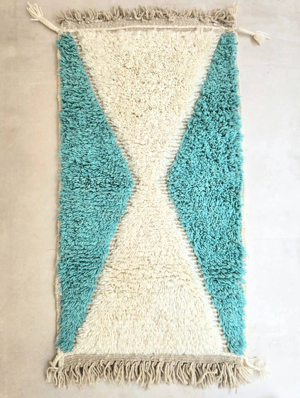 Traditional handmade Berber rug size 150 x 250 cm