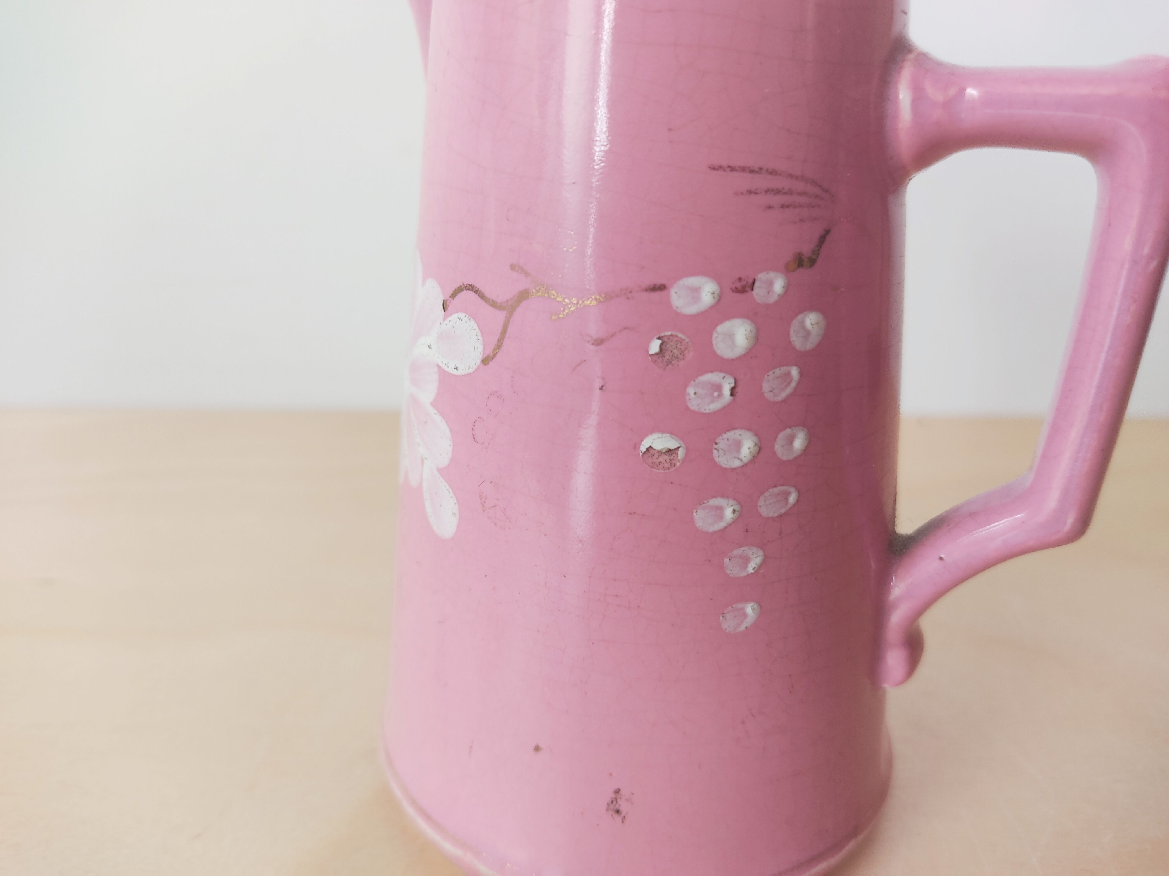 Vase pichet rose Sarreguemines peint à la main vers 1900