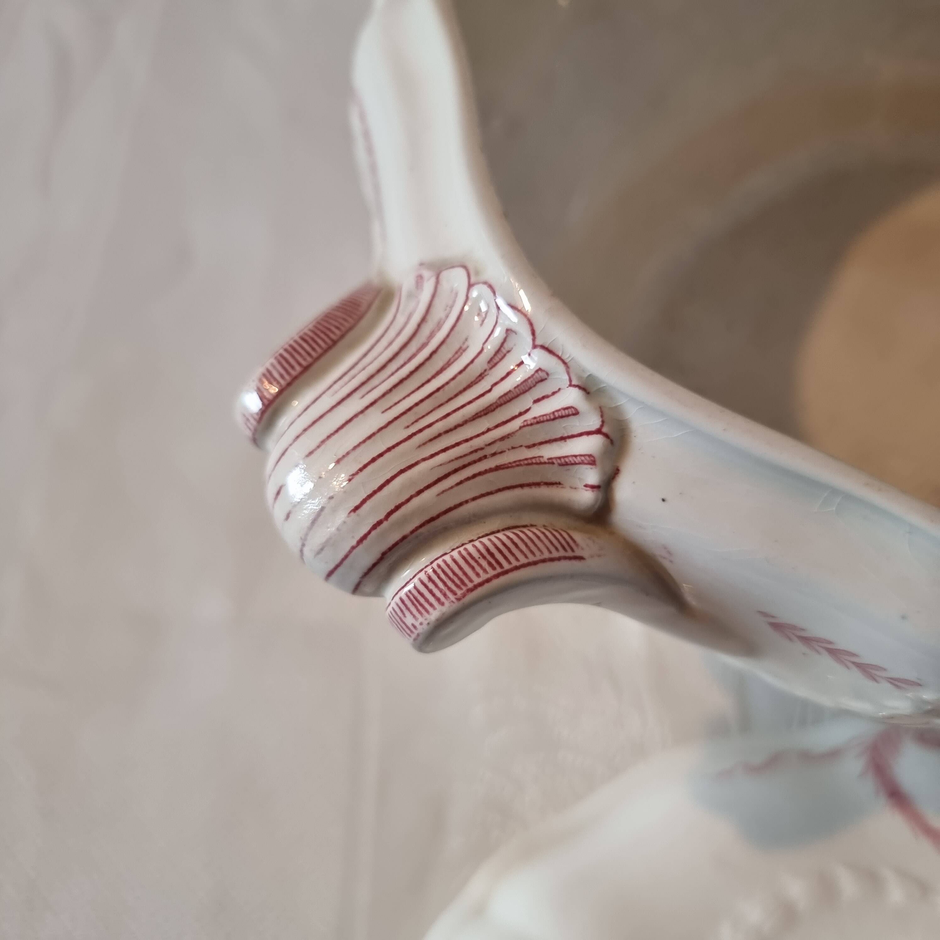 Superb and large English porcelain soup tureen by Minton (19th century)