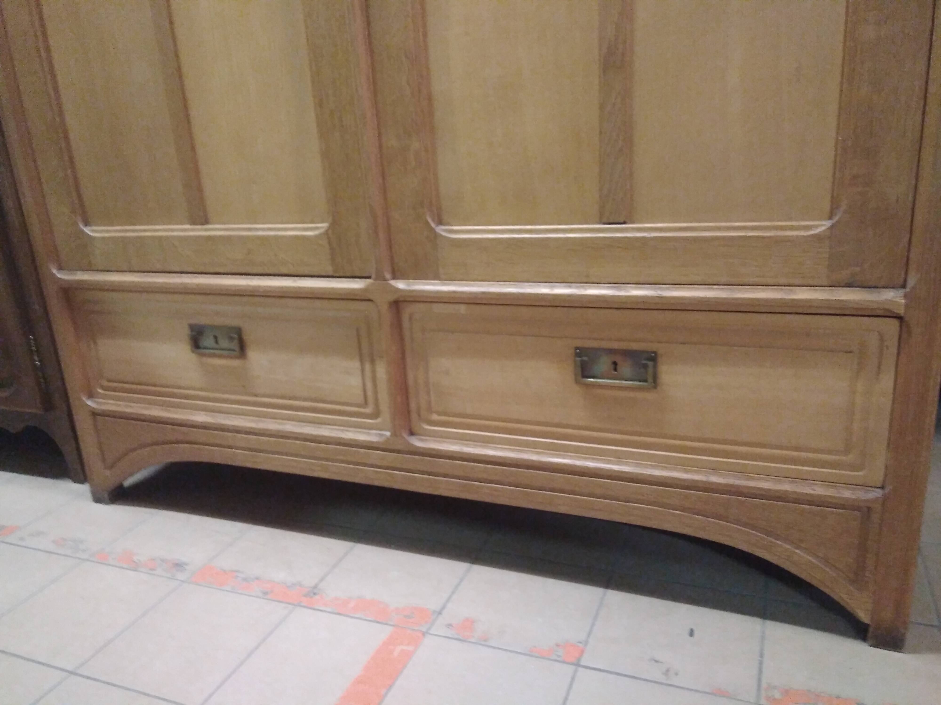 Former Parisian cabinet high in oak with pediment - 50s