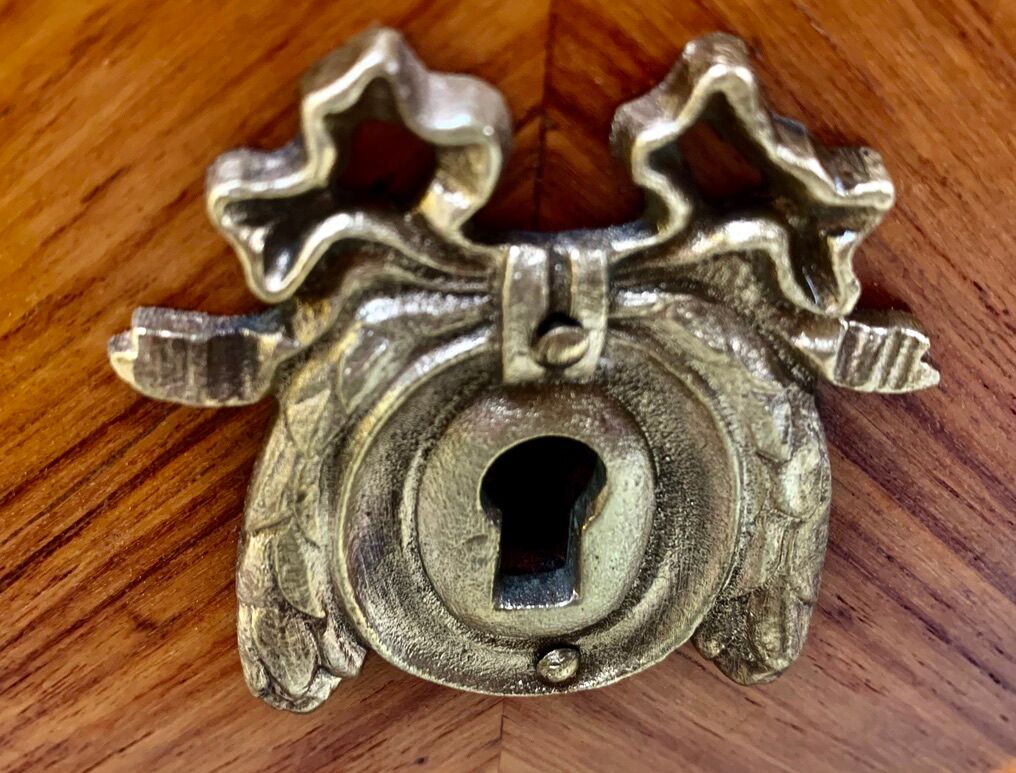 Chest of drawers with curved façade, transition style, in veneer of precious wood