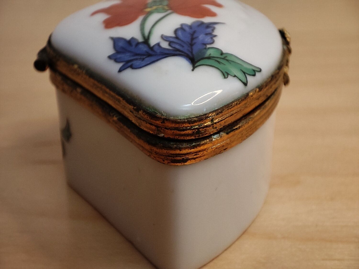 Paris porcelain pill box