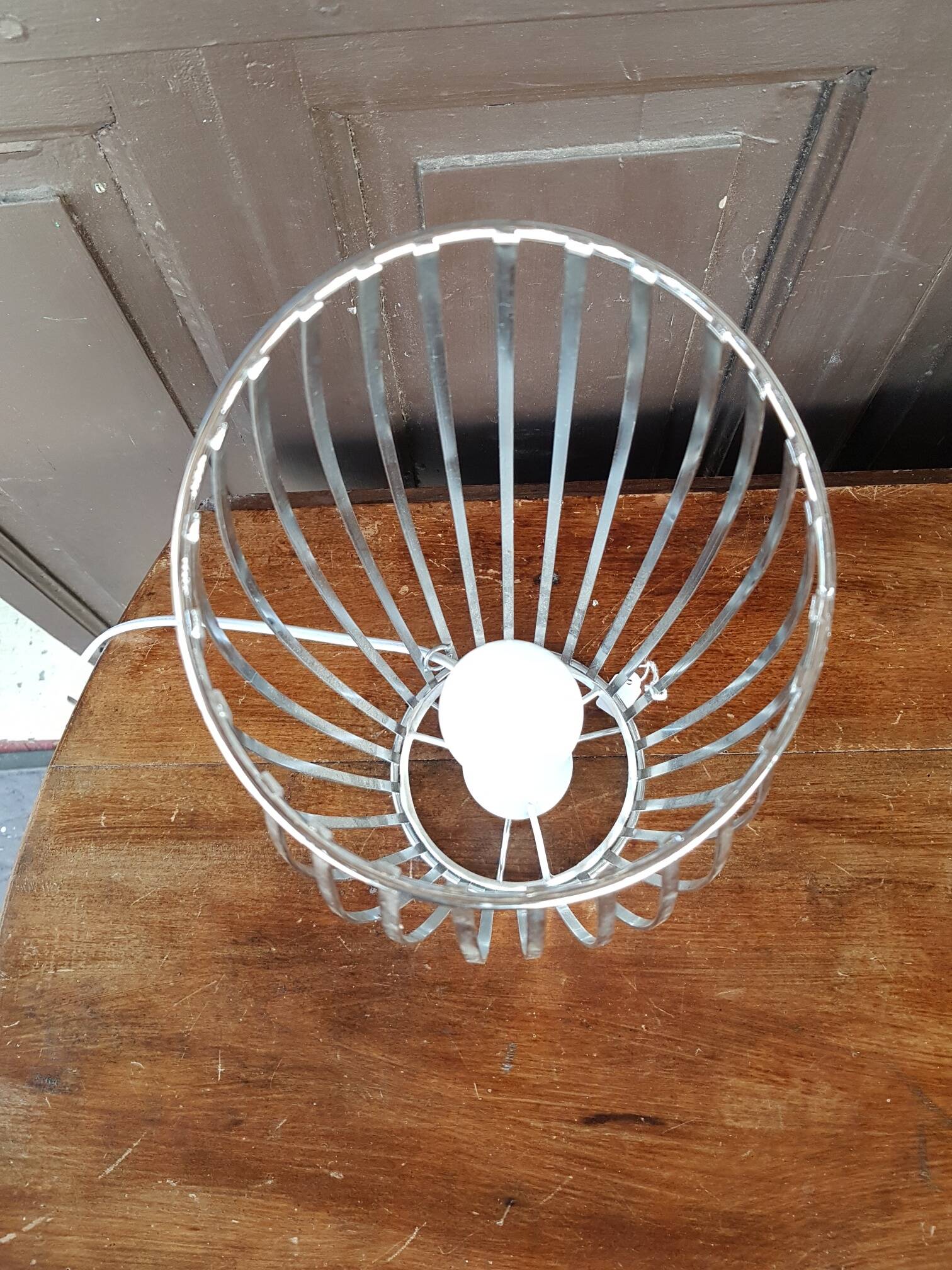 Cylinder design lamp with brushed metal blade