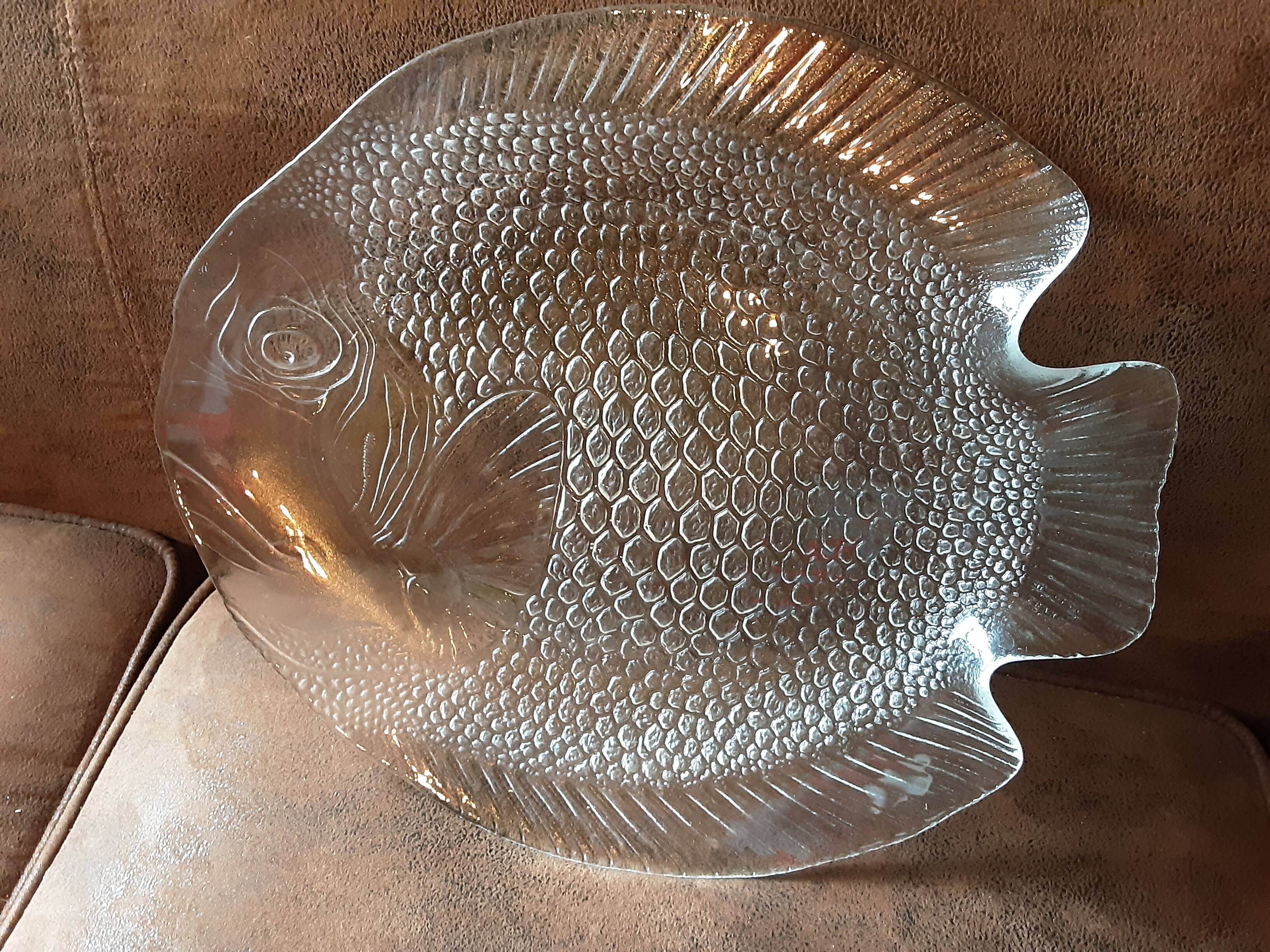 Fish-shaped glass dish