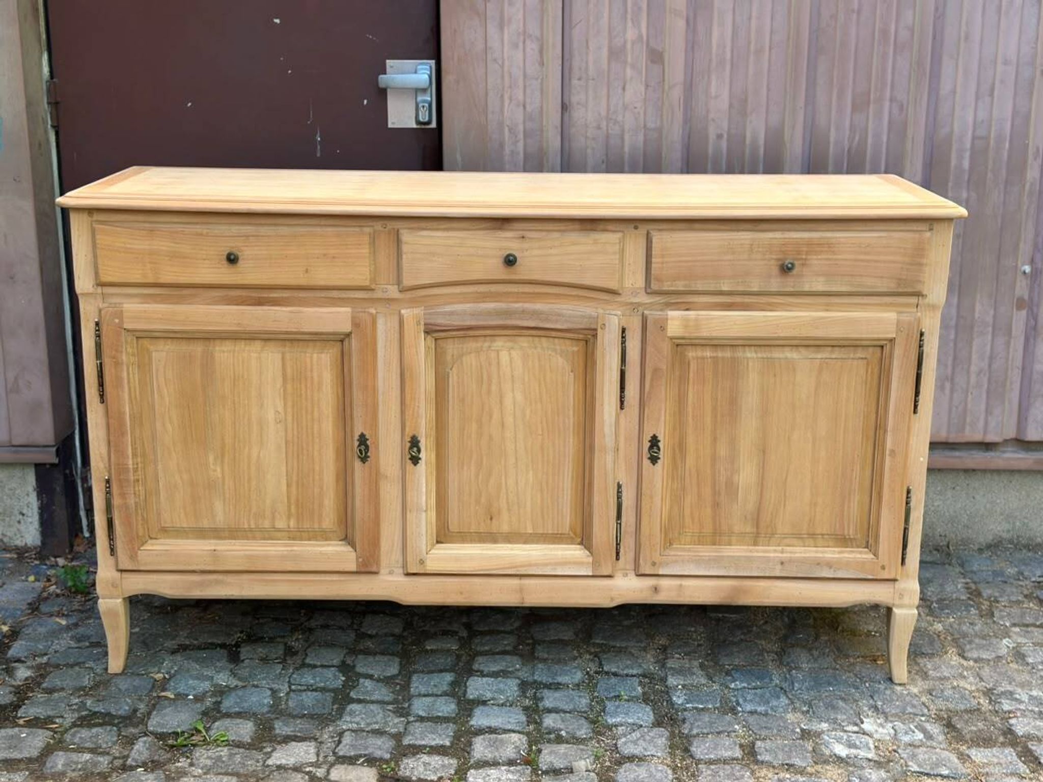 Buffet Louis XV décapé en merisier massif 1970 165cm