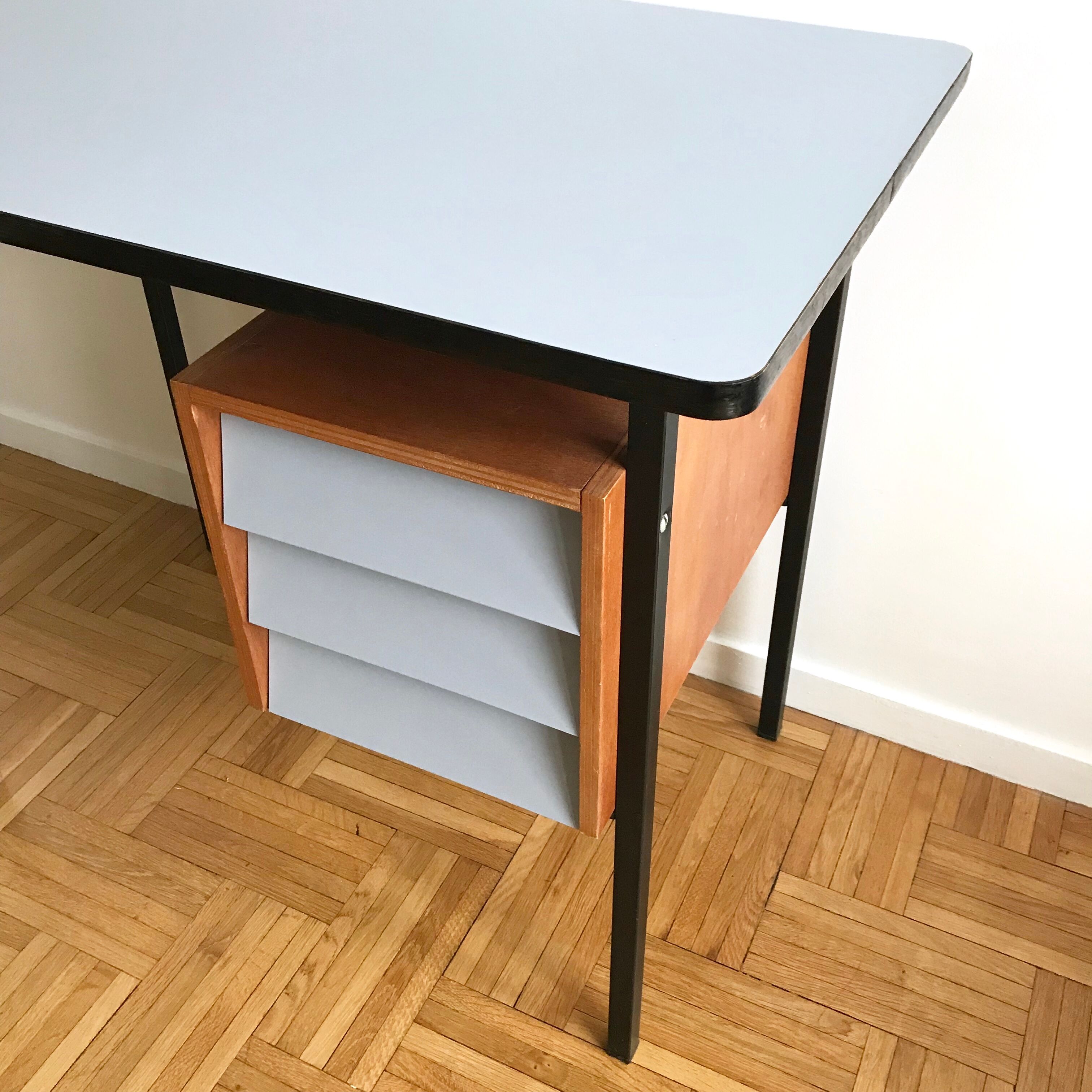 Office vintage revisited structure metal and box wood