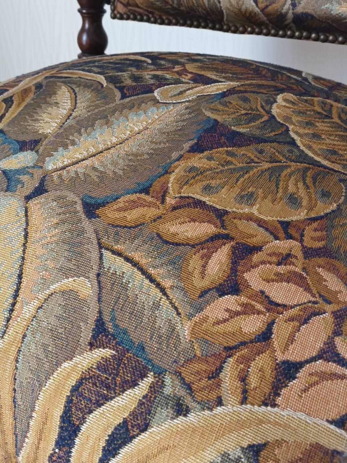 Walnut armchair in Neo-Renaissance style, 20th century.
