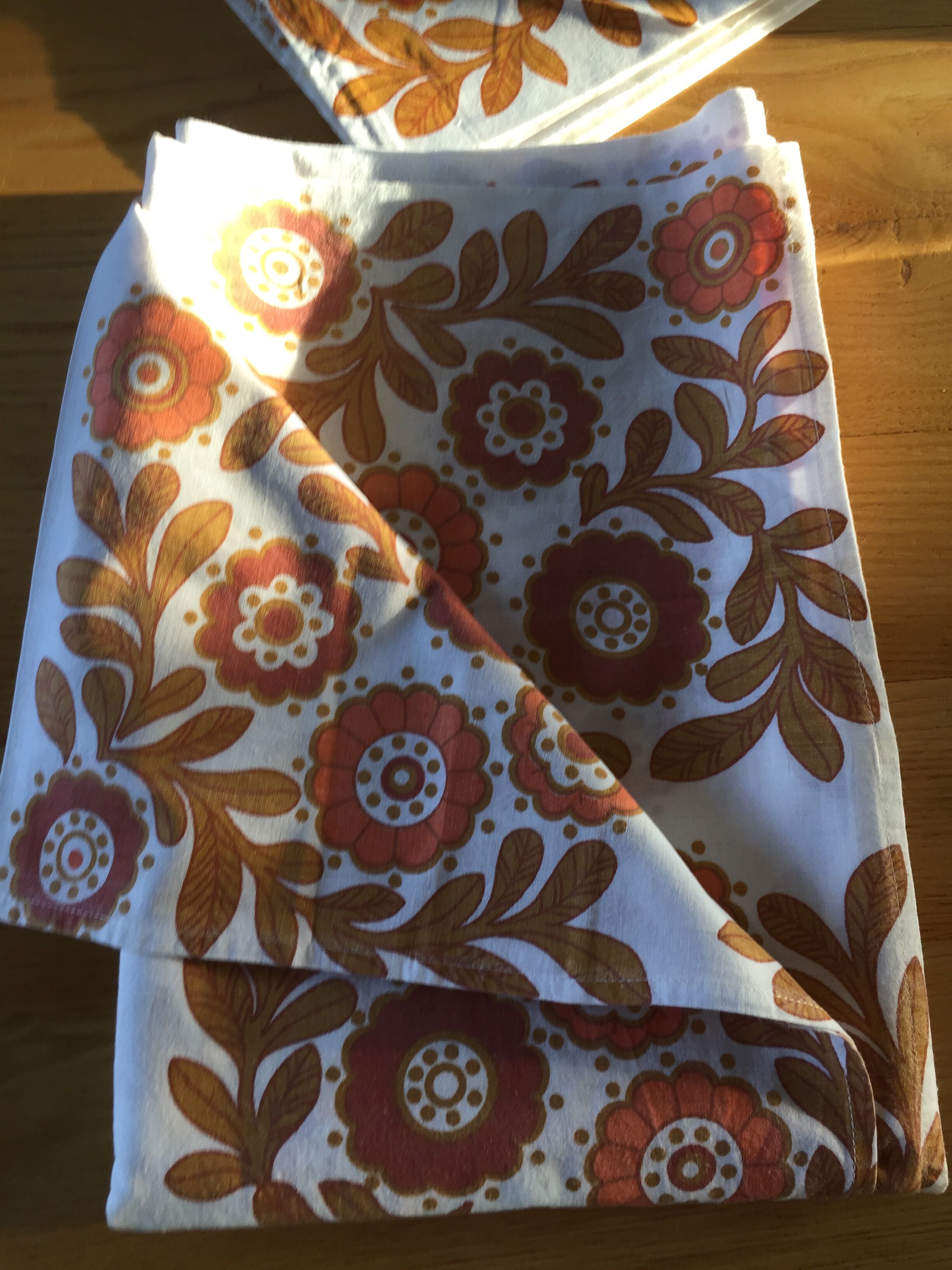 Seventies tablecloth and towels