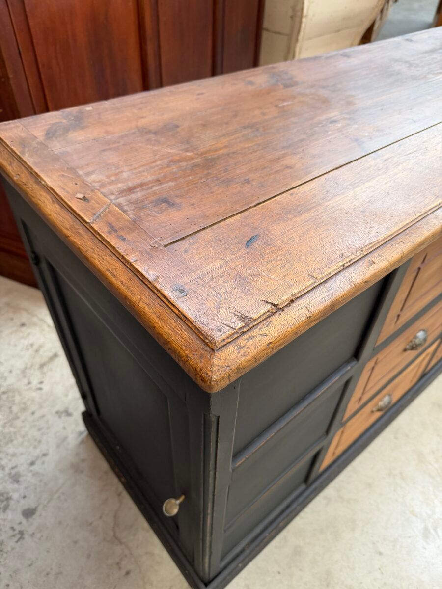 Immense workshop furniture from the early 20th century.