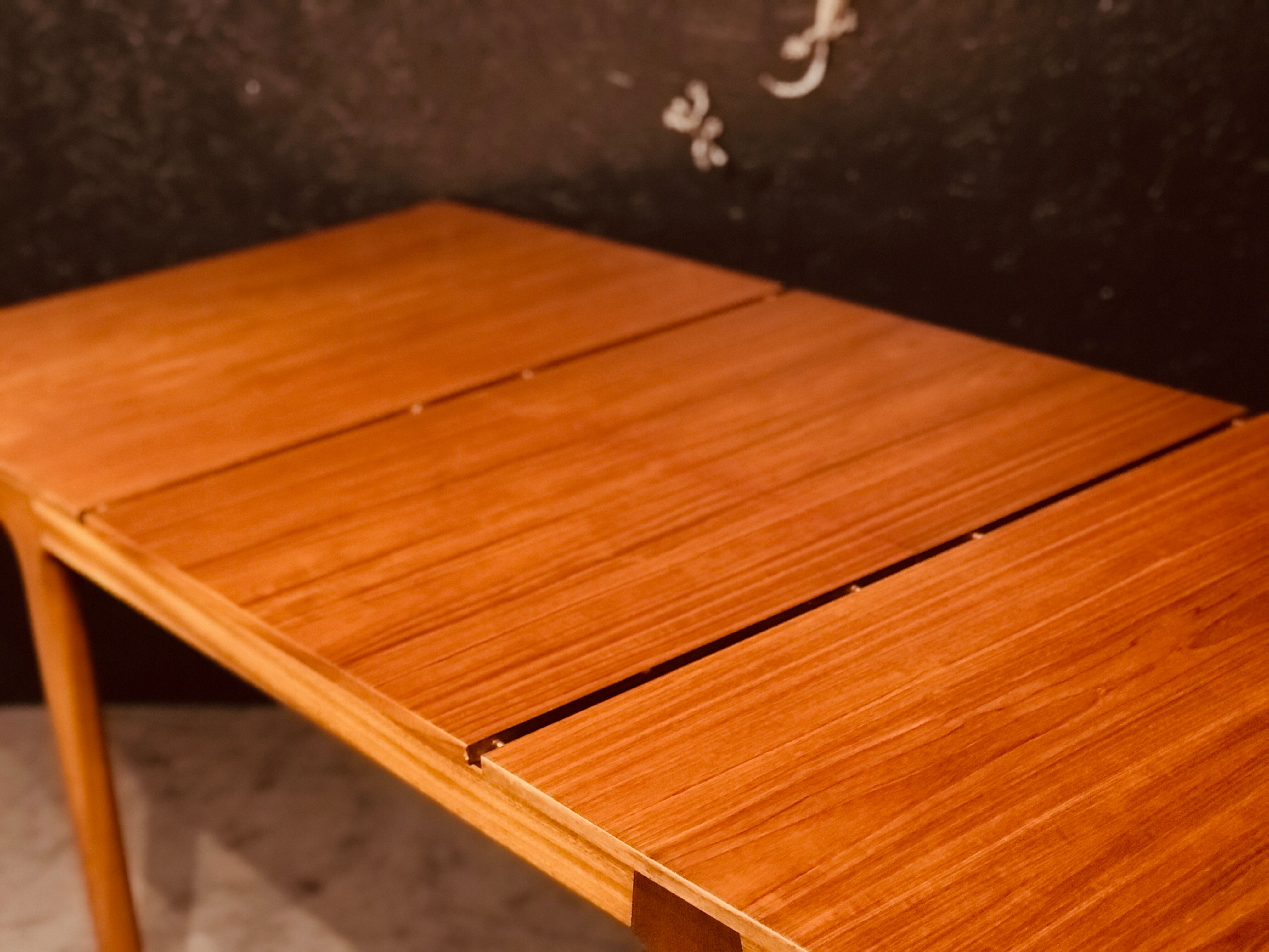 McIntosh extending table designed by Tom Robertson