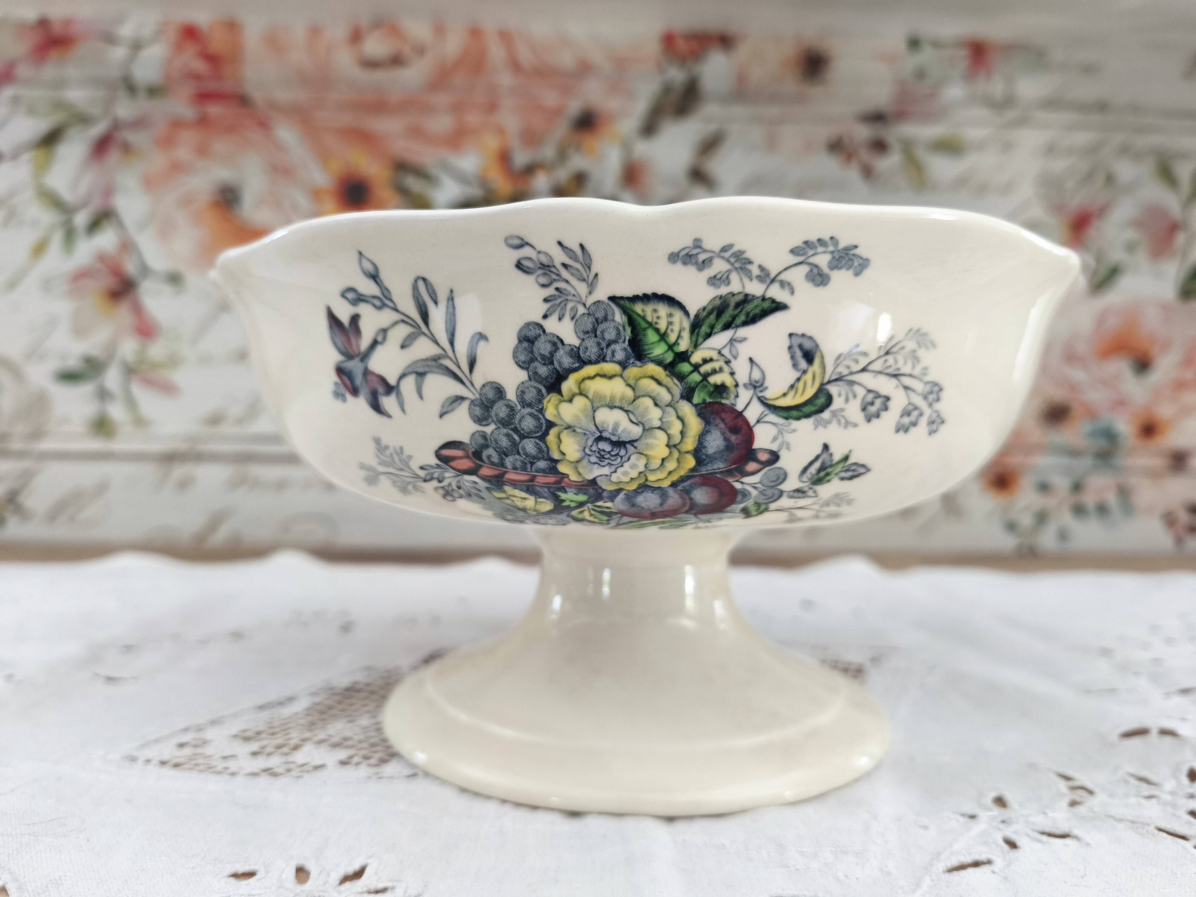 Compote on pedestal Royal Doulton model The Kirkwood