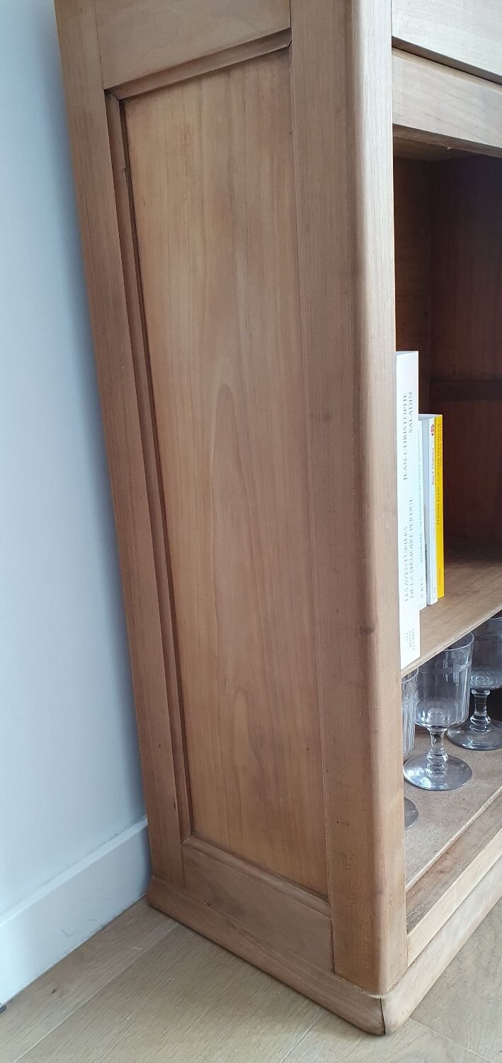 Wooden curtain cabinet