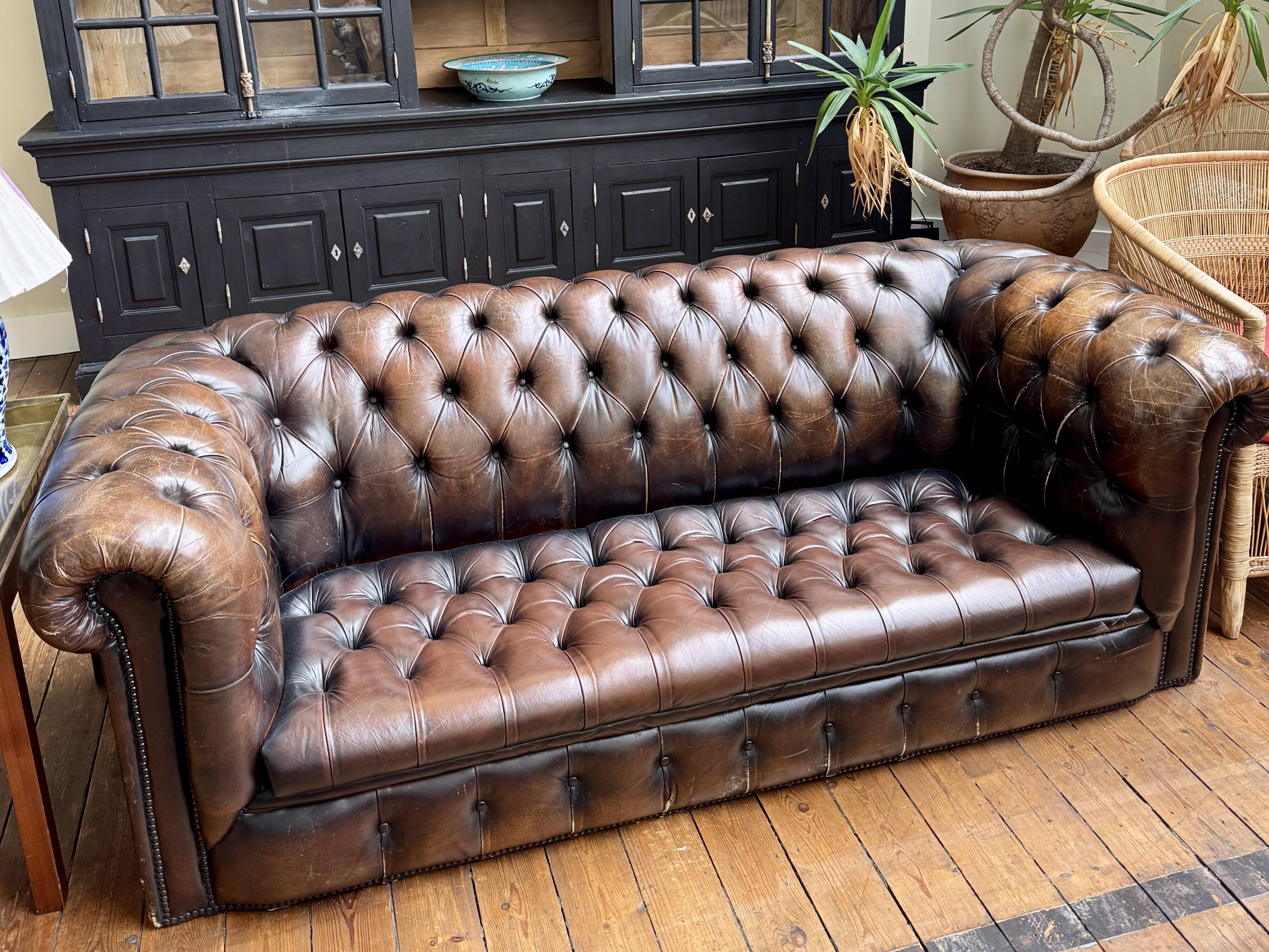 Chesterfield leather sofa in Art Deco style