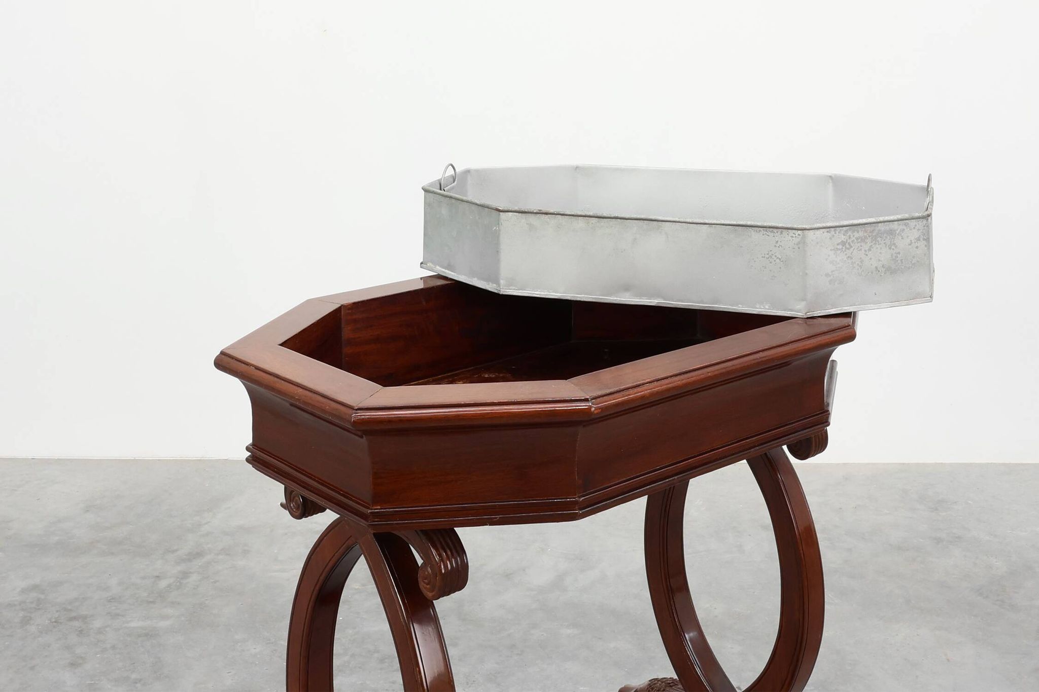 Jardinière Biedermeier en bois, Allemagne vers 1830