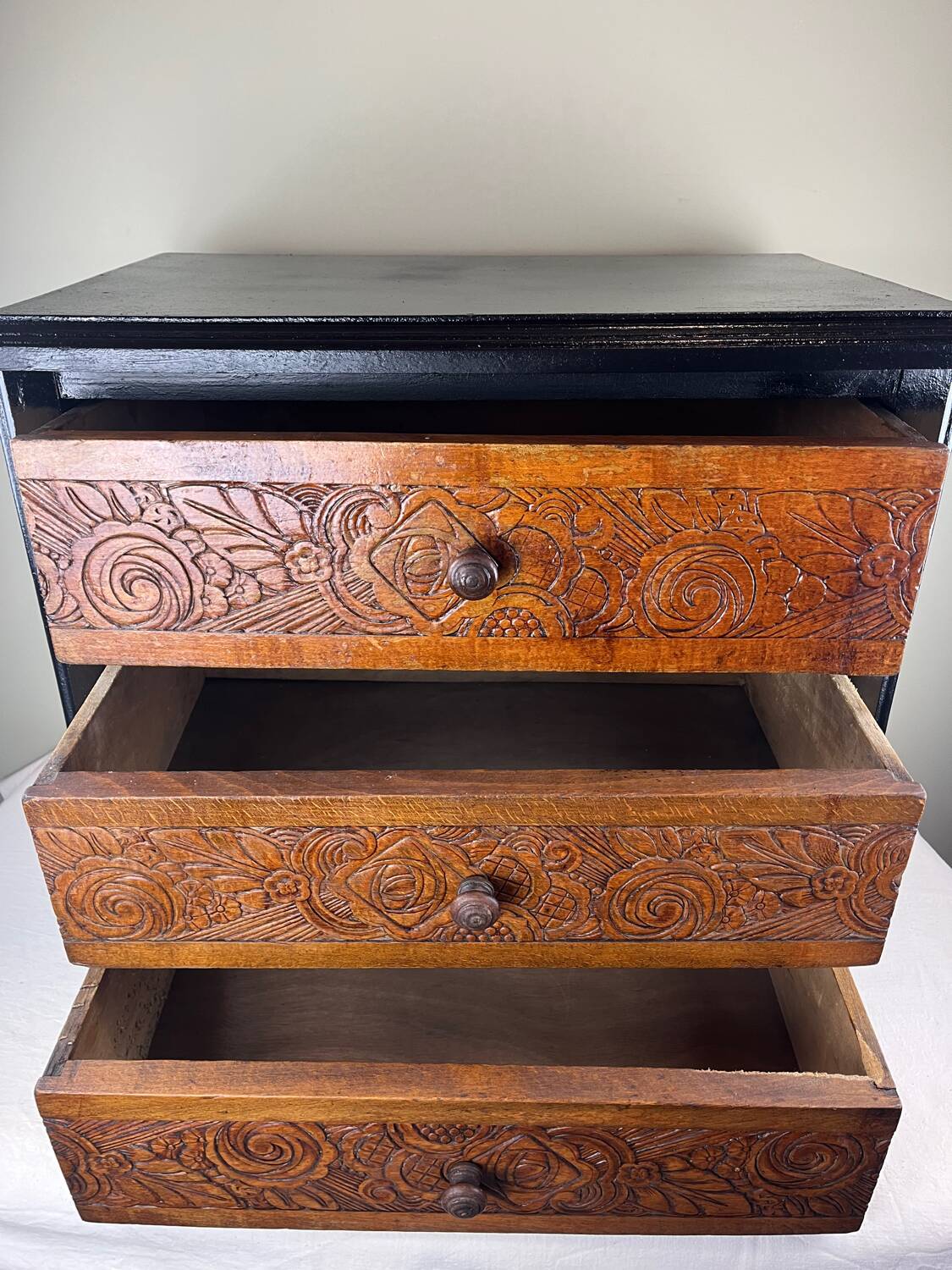 Art Deco chest of drawers