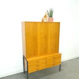 Armoire en placage Hellerau avec pieds et tiroirs en acier